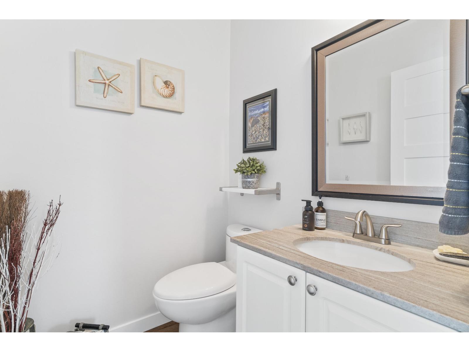 1157 VIDAL STREET, White Rock