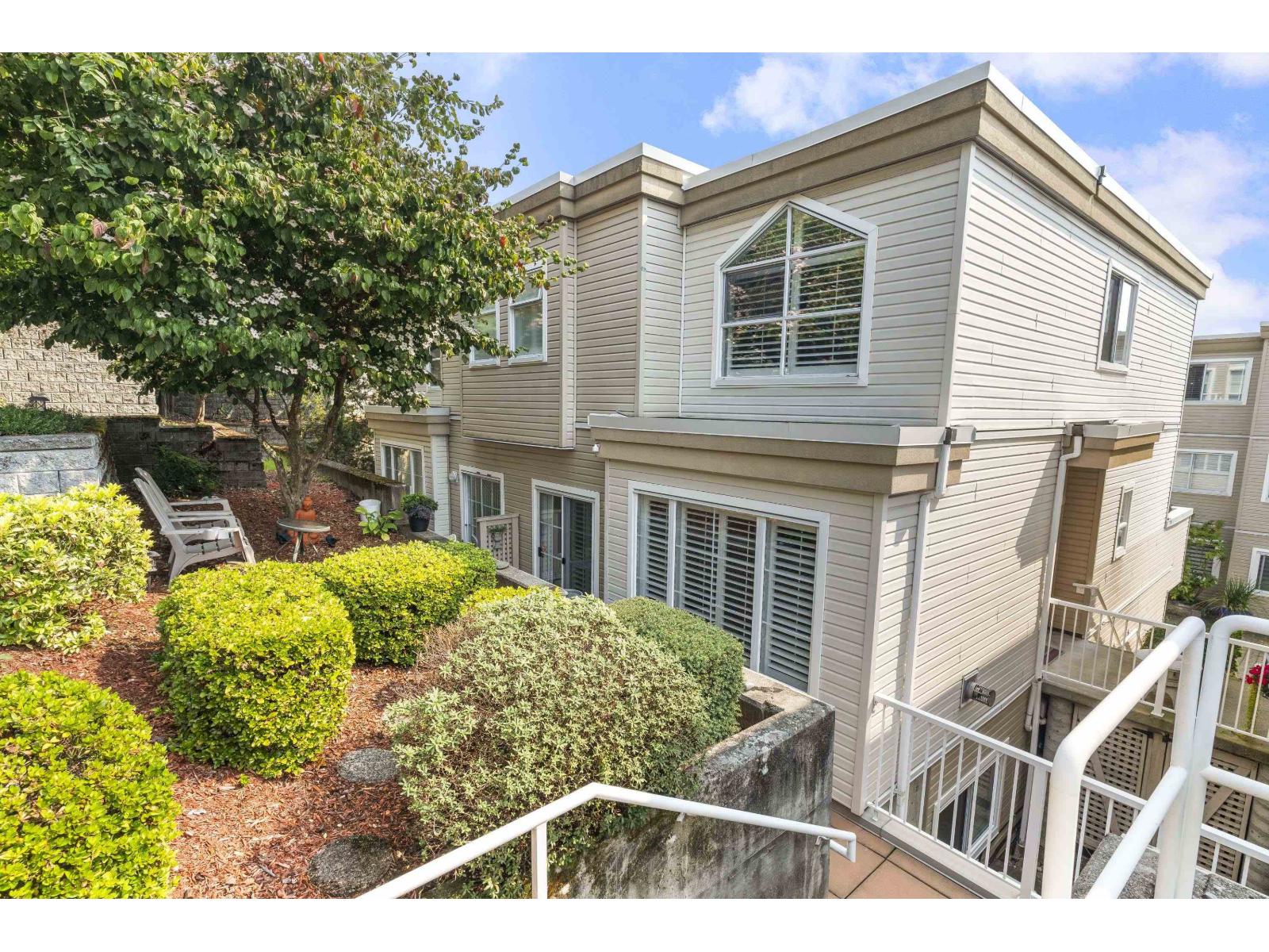 1157 VIDAL STREET, White Rock