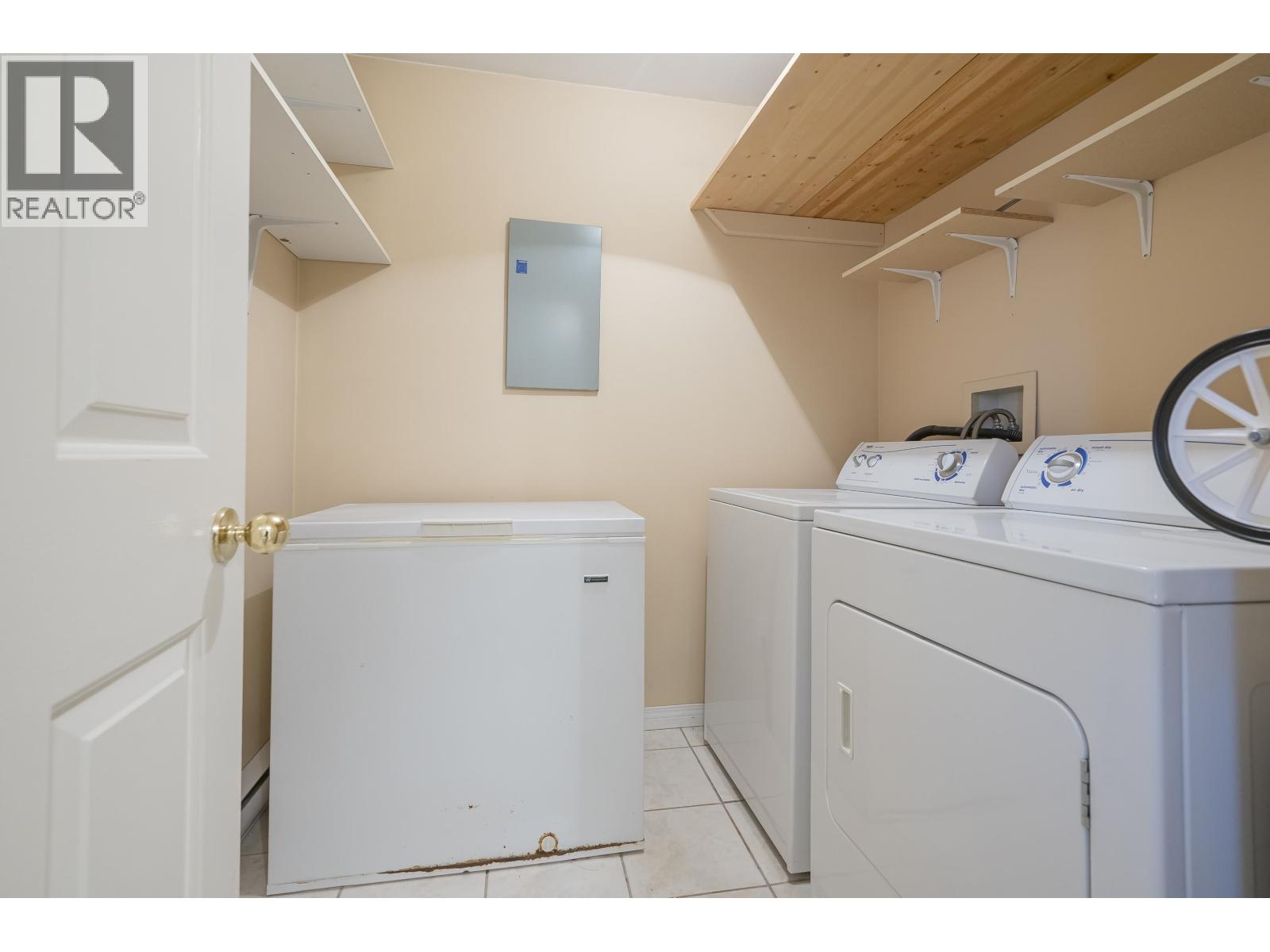 #307-4955 RIVER Road, Delta