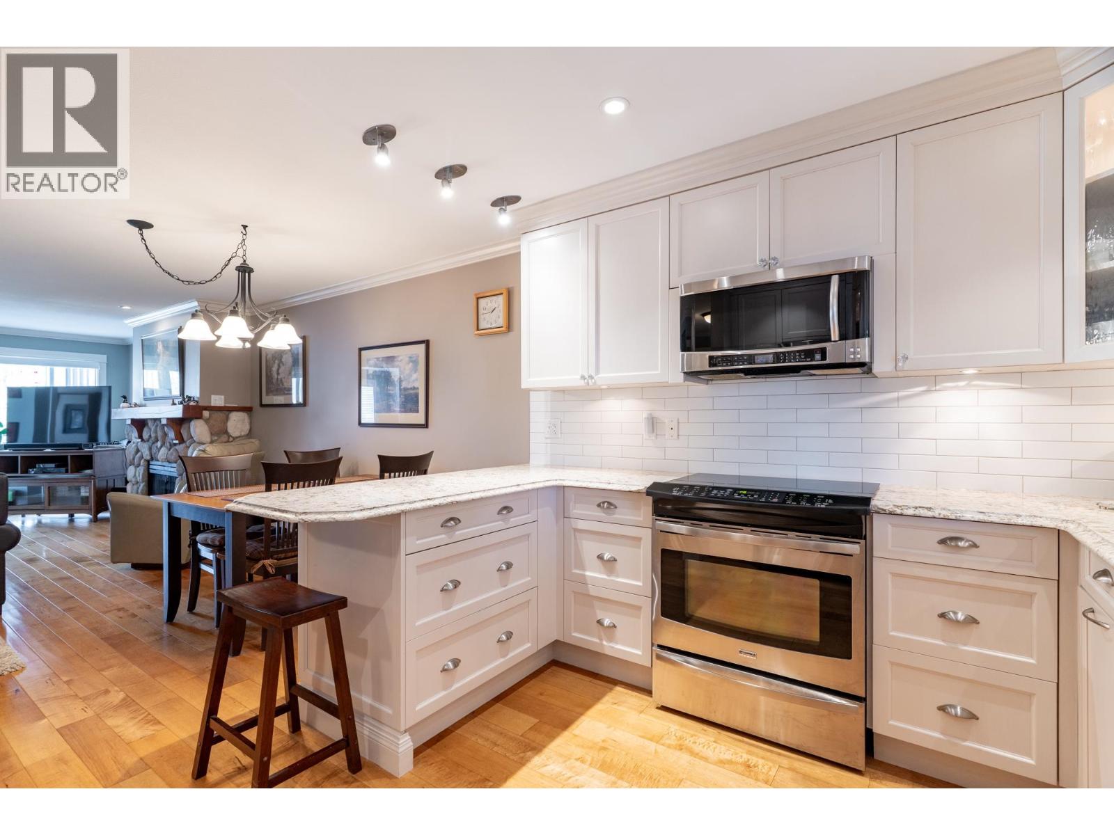 #306-4955 RIVER Road, Delta