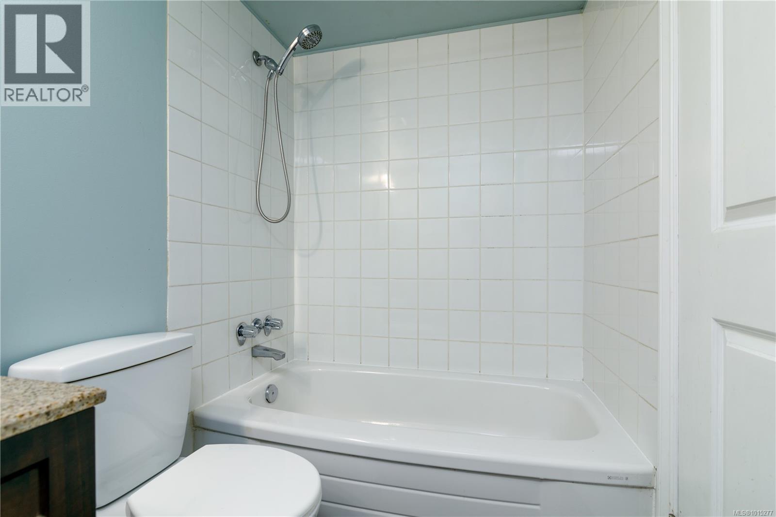 105 73 Gorge Road West, Saanich