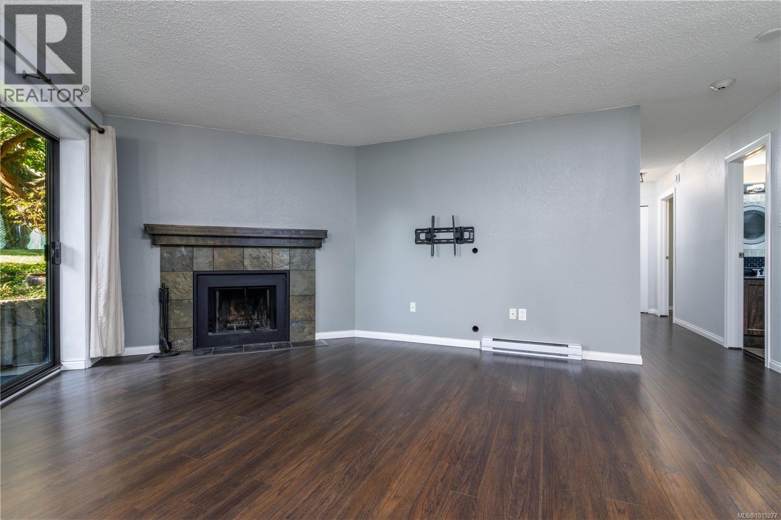 105 73 Gorge Road West, Saanich