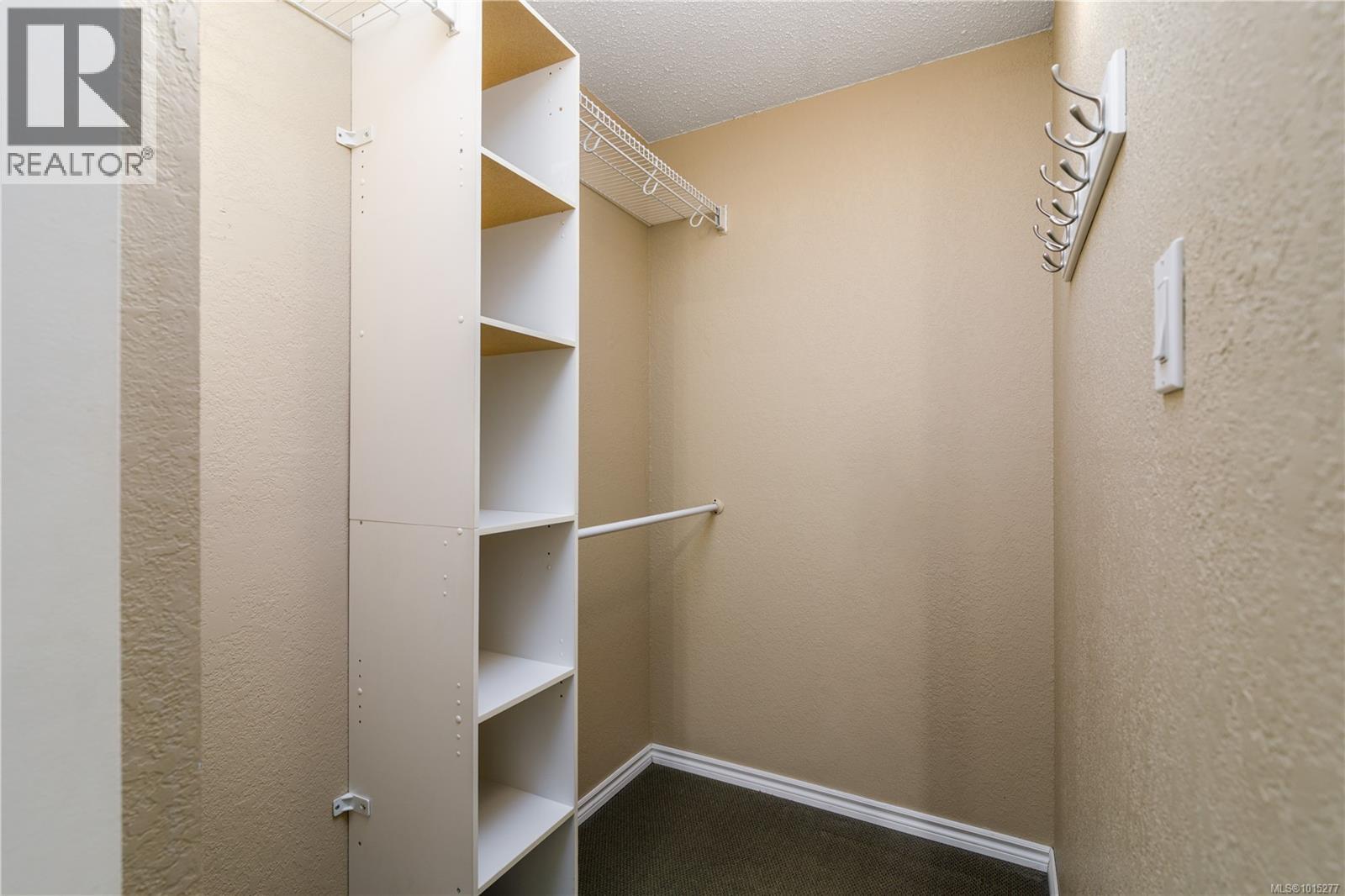 105 73 Gorge Road West, Saanich