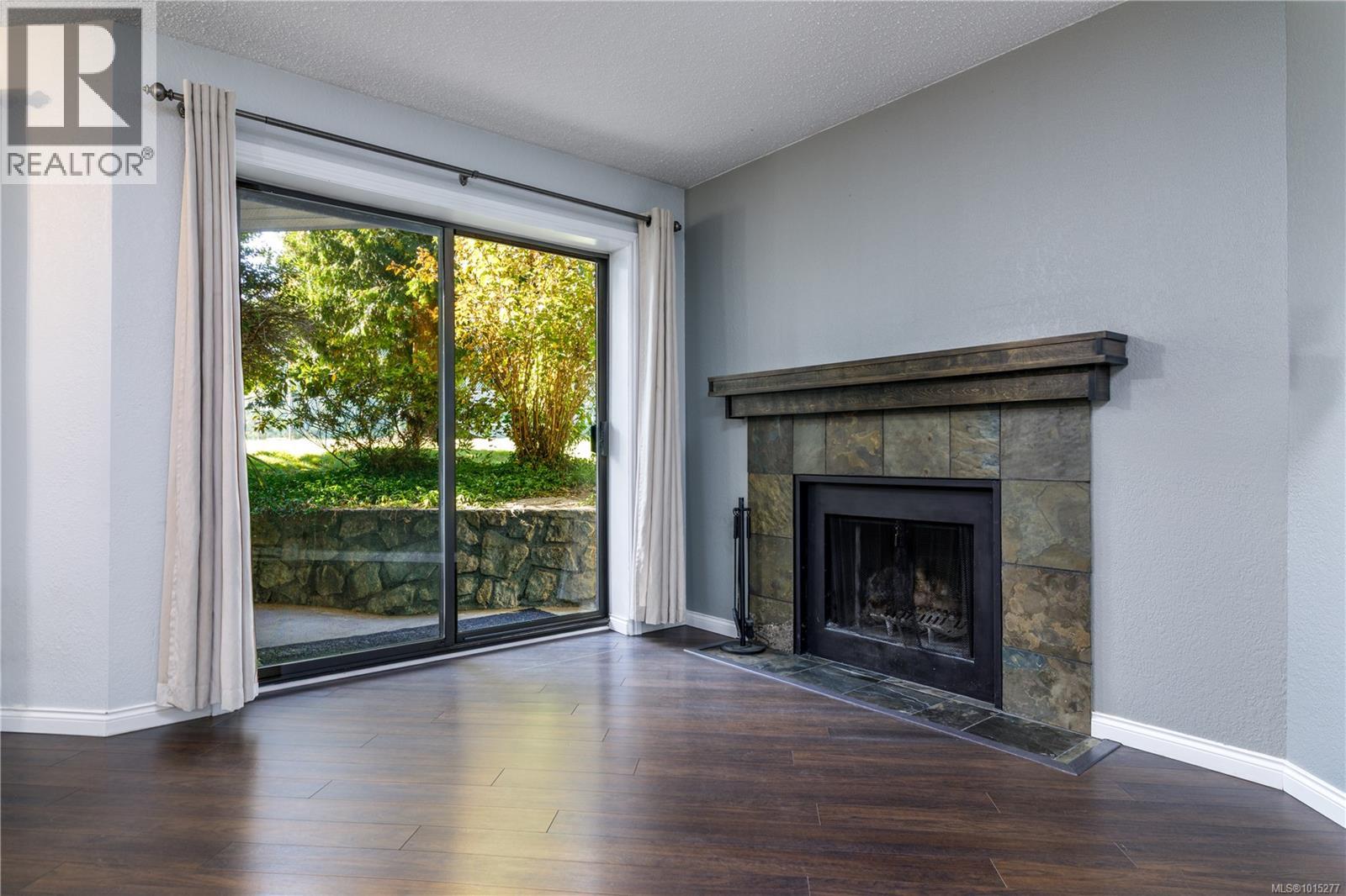 105 73 Gorge Road West, Saanich