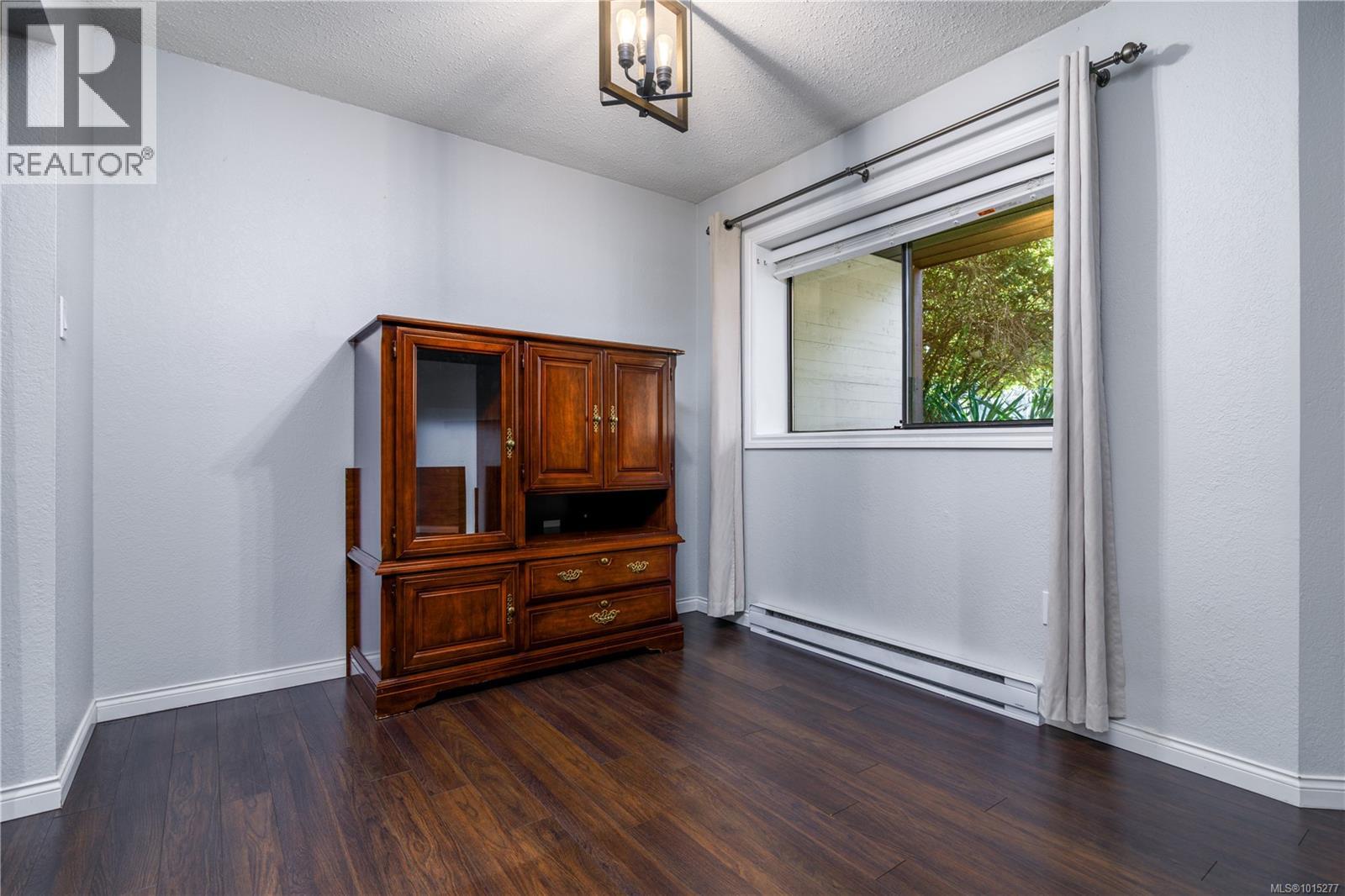 105 73 Gorge Road West, Saanich