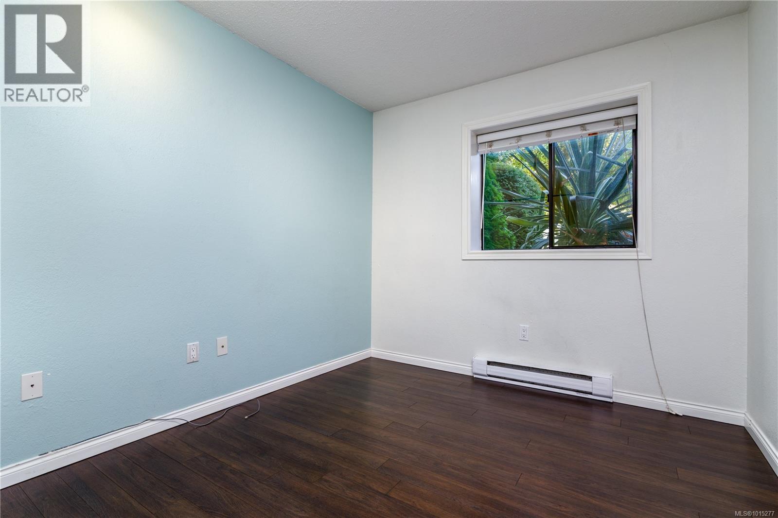 105 73 Gorge Road West, Saanich