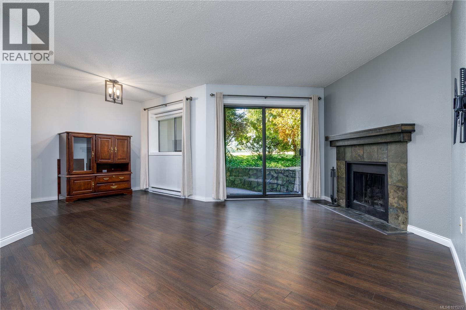 105 73 Gorge Road West, Saanich