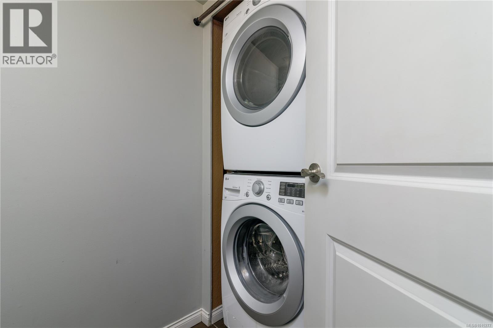 105 73 Gorge Road West, Saanich