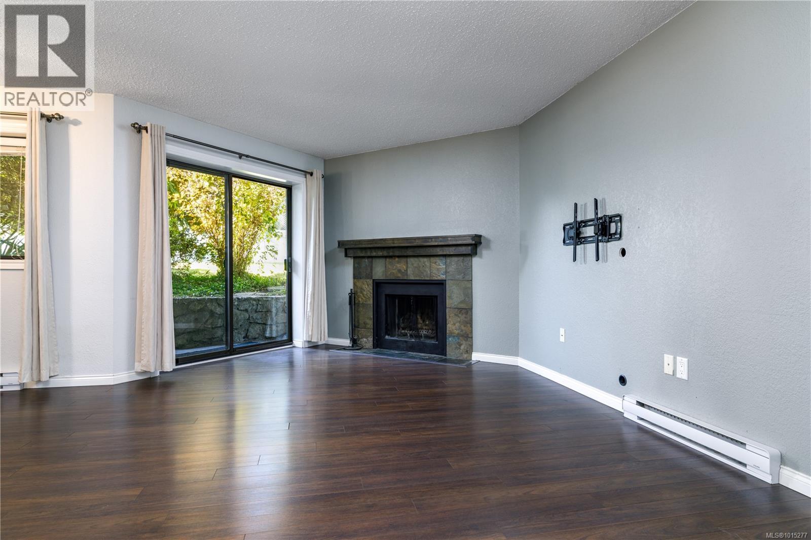 105 73 Gorge Road West, Saanich