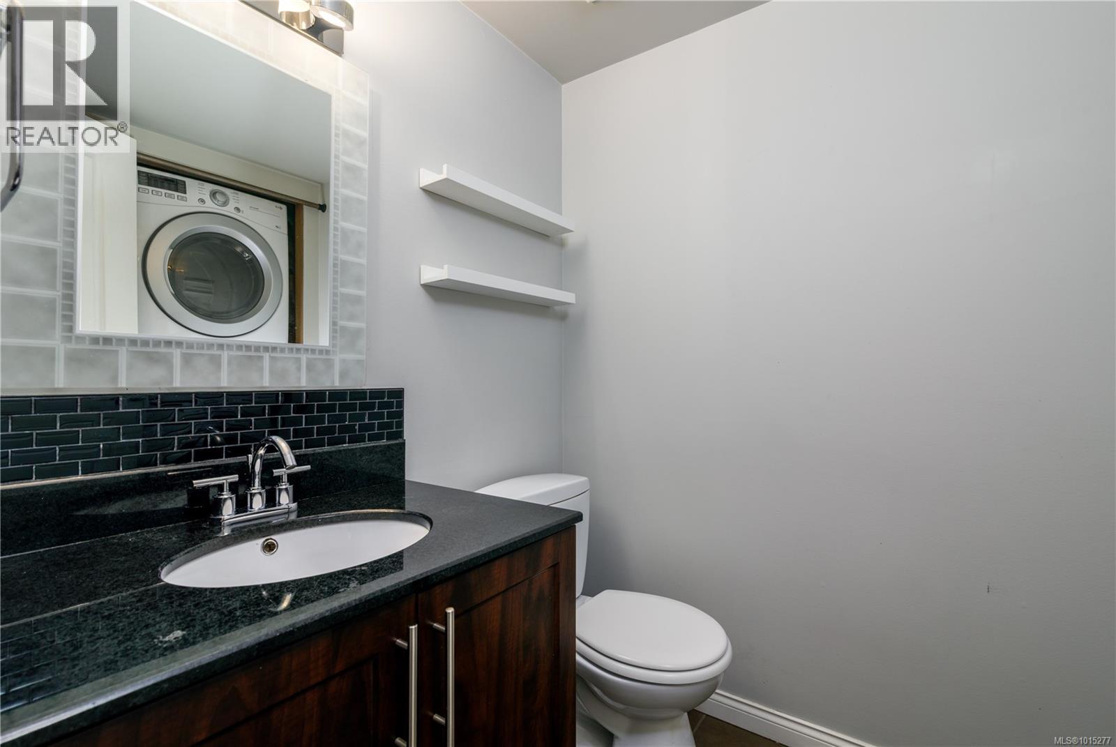 105 73 Gorge Road West, Saanich