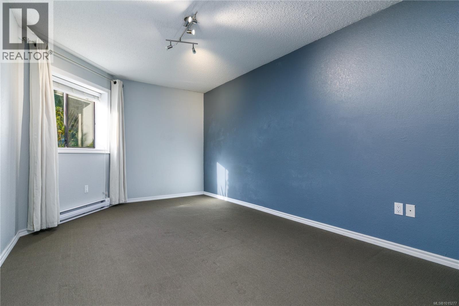 105 73 Gorge Road West, Saanich