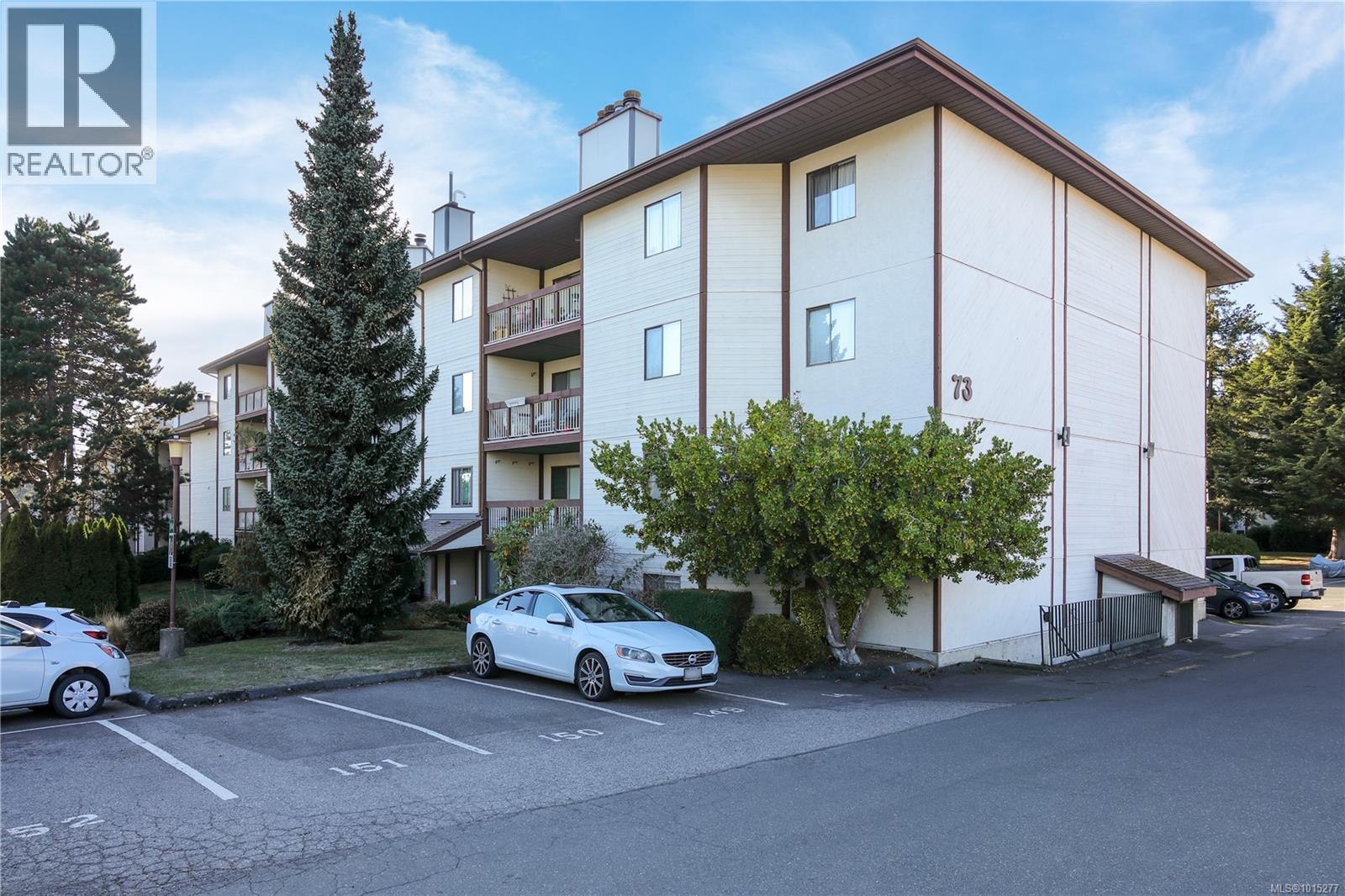 105 73 Gorge Road West, Saanich