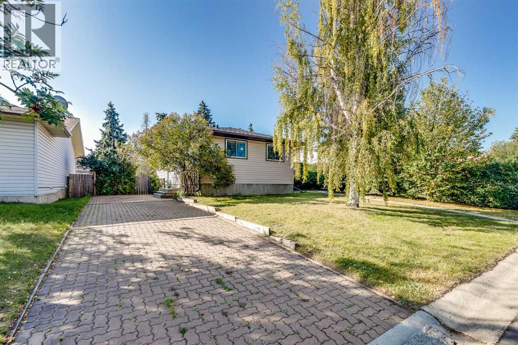 Single Family House Bungalow for Sale in  Pineland Place NE Pineridge Calgary 