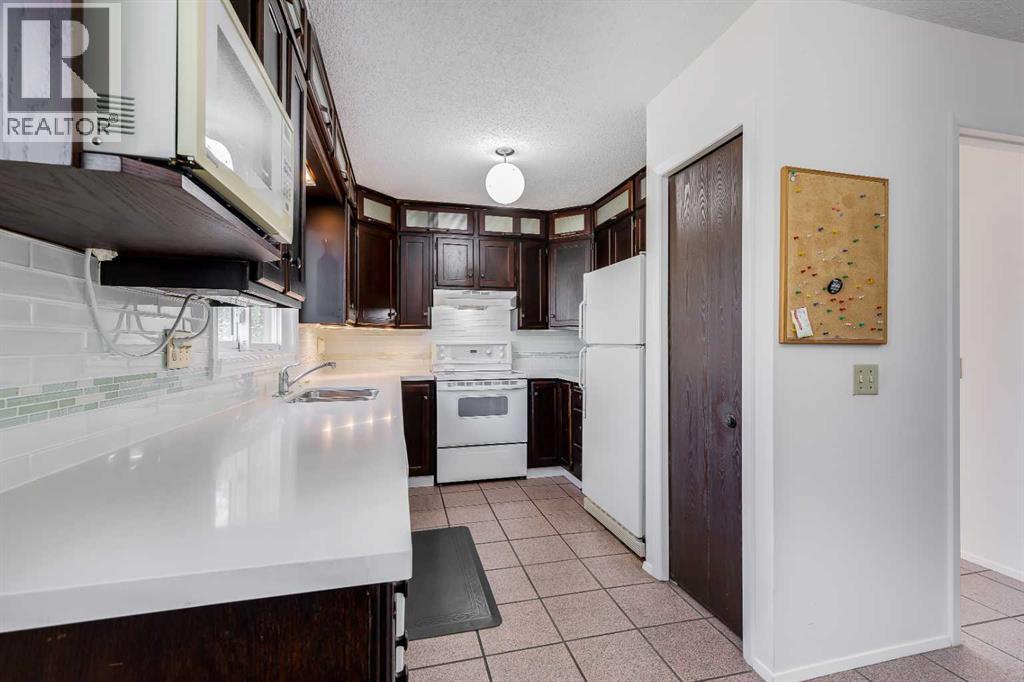 Single Family House Bungalow for Sale in  Pineland Place NE Pineridge Calgary 