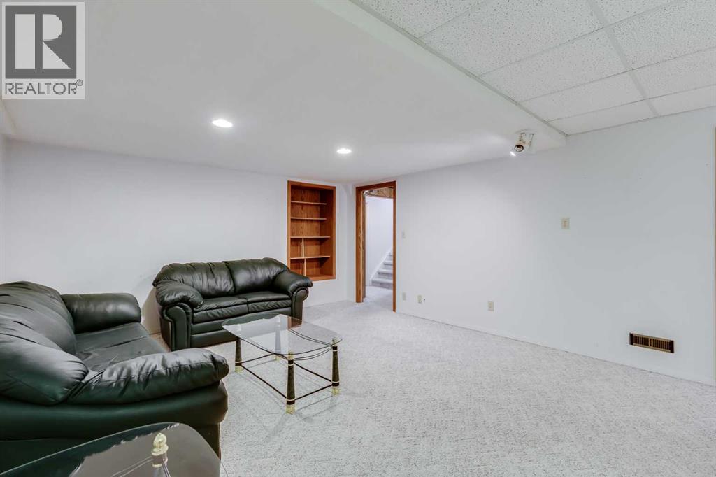 Single Family House Bungalow for Sale in  Pineland Place NE Pineridge Calgary 