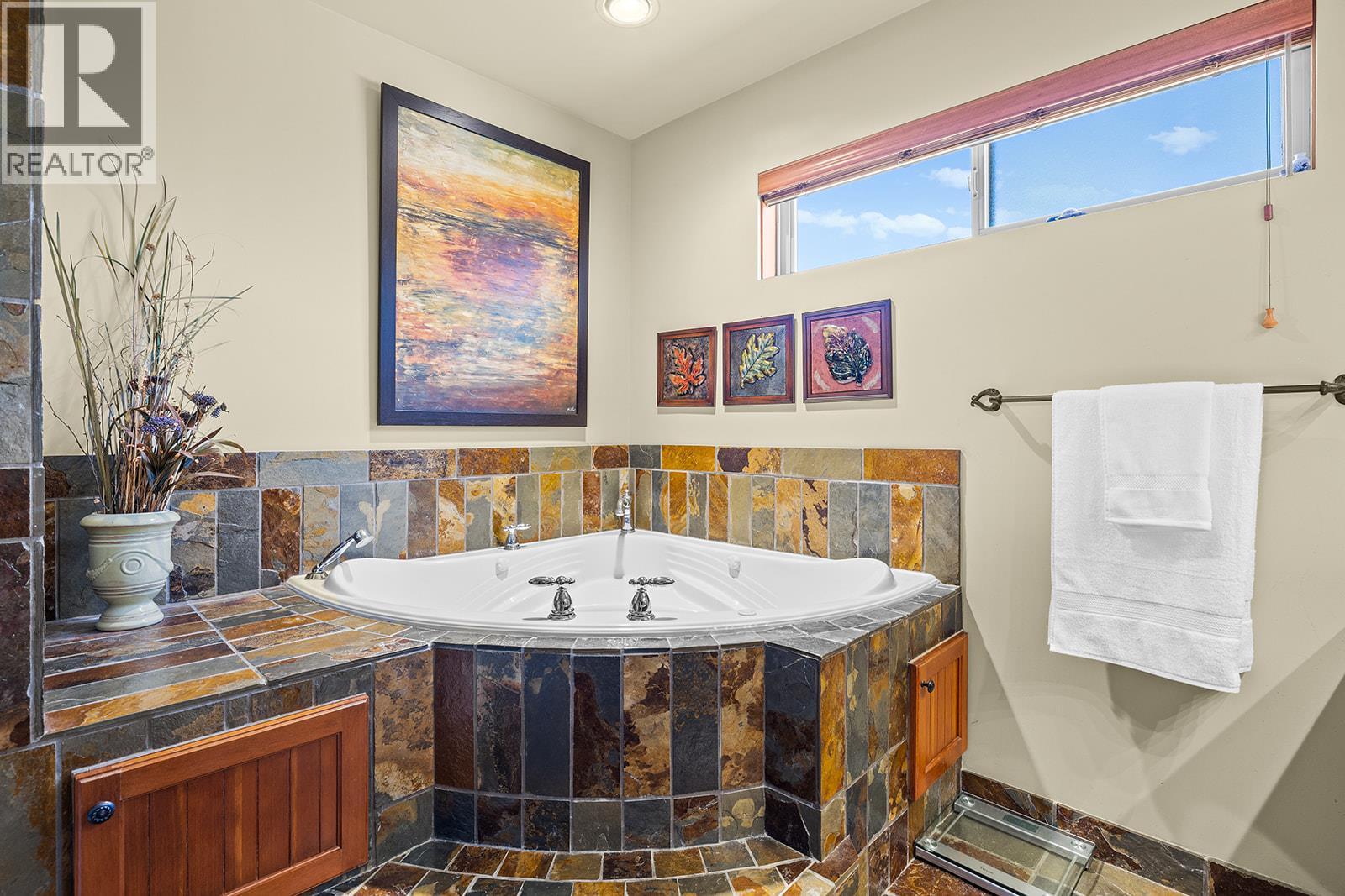  1682 Larkridge Court, Kelowna