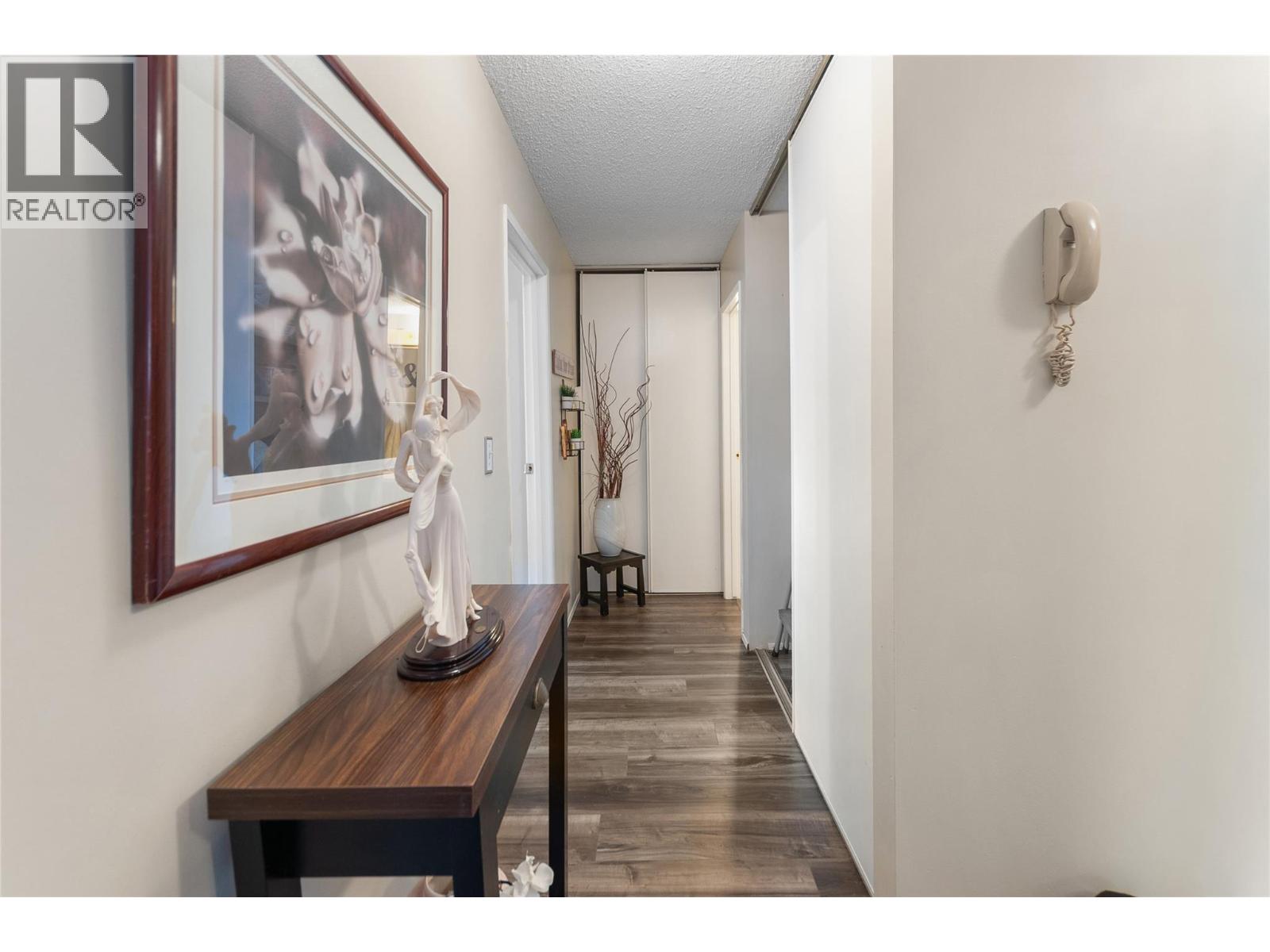 205 130 Skaha Place, Penticton
