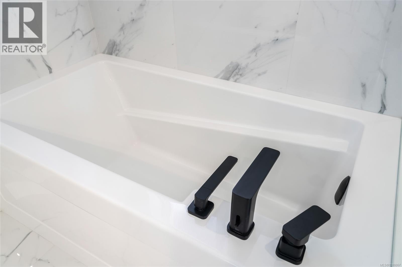 124 Hawk Point Rd, Nanaimo