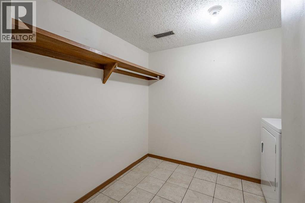 Single Family House for Sale in   Varsity Drive NW Varsity Calgary 