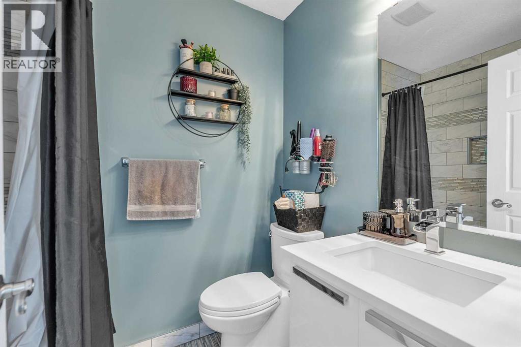 Single Family House 4 Level for Sale in  MT. Aberdeen Close SE McKenzie Lake Calgary 