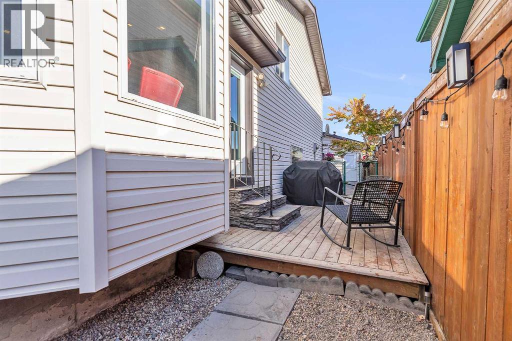 Single Family House 4 Level for Sale in  MT. Aberdeen Close SE McKenzie Lake Calgary 