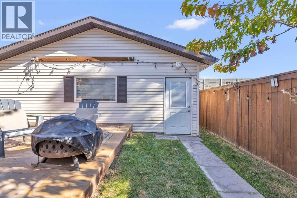 Single Family House 4 Level for Sale in  MT. Aberdeen Close SE McKenzie Lake Calgary 