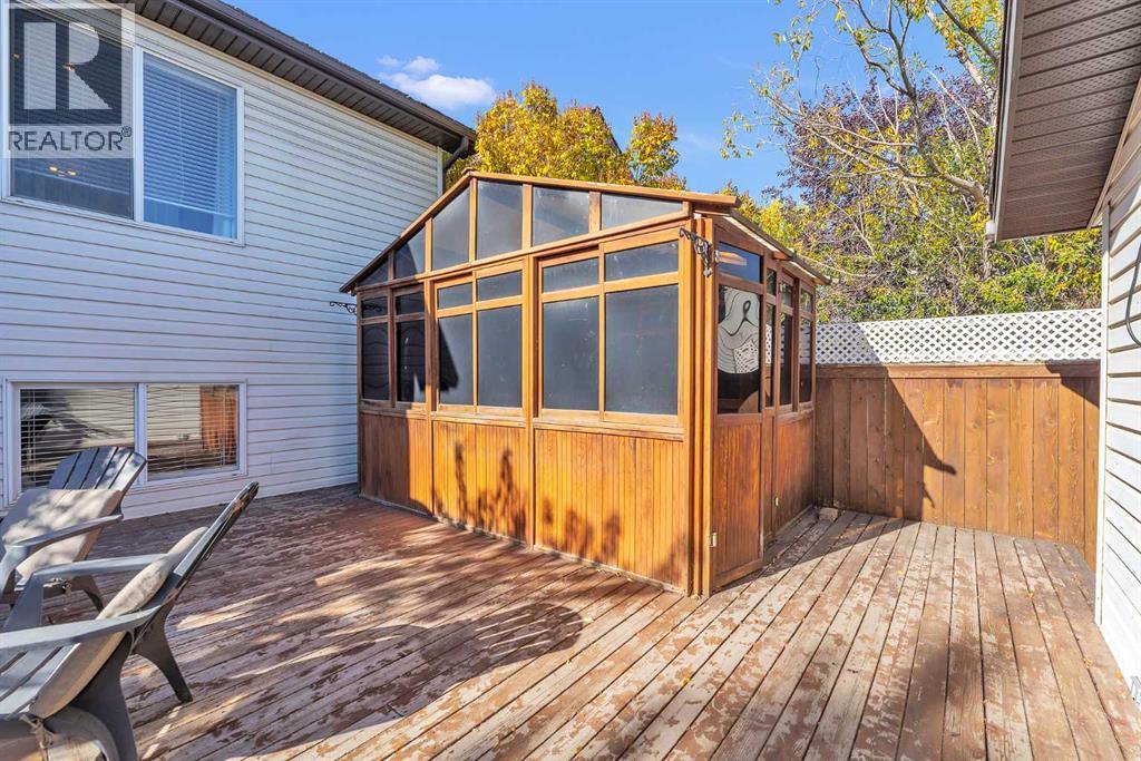 Single Family House 4 Level for Sale in  MT. Aberdeen Close SE McKenzie Lake Calgary 