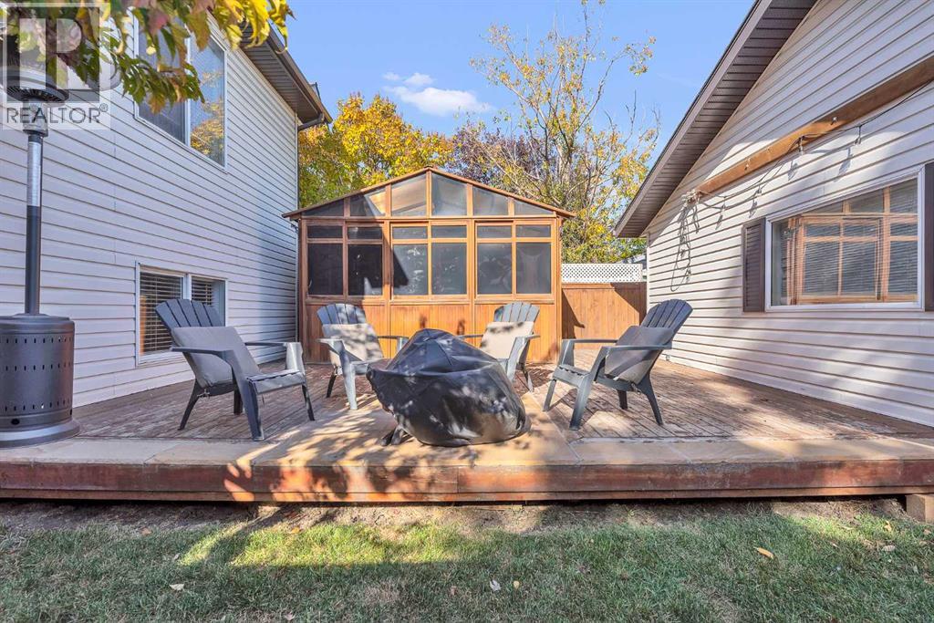 Single Family House 4 Level for Sale in  MT. Aberdeen Close SE McKenzie Lake Calgary 