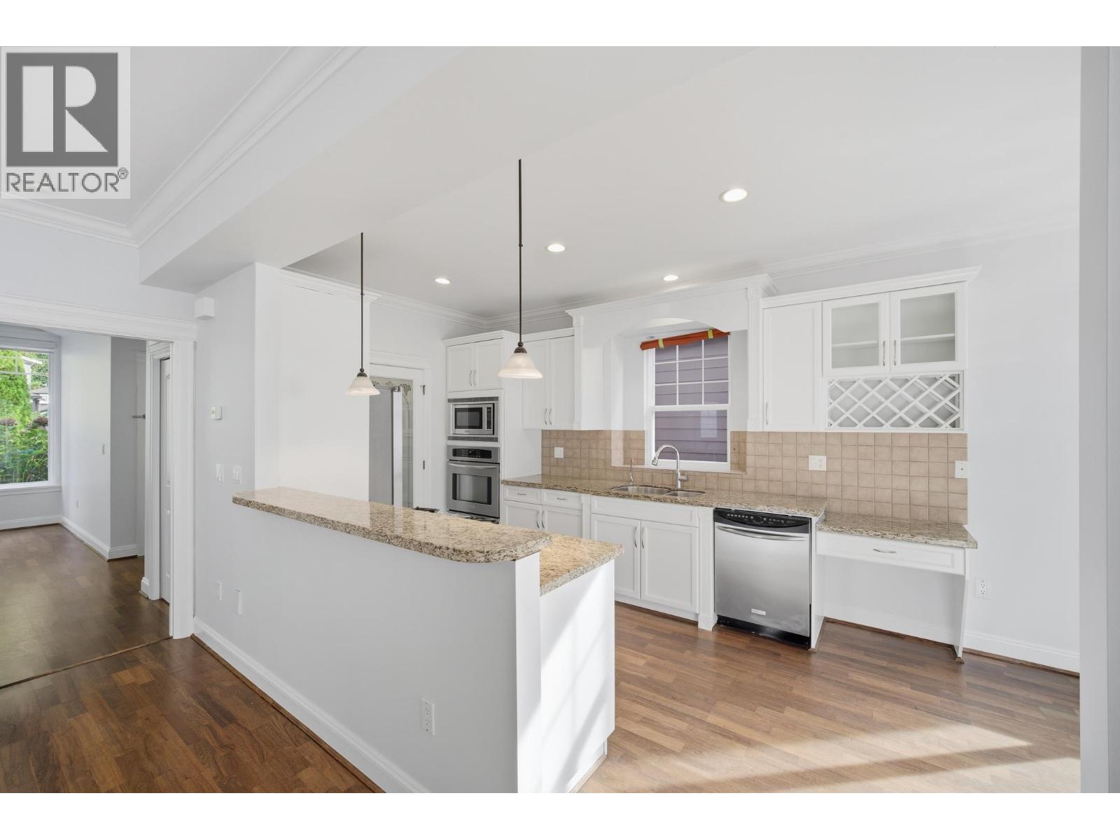 2411 GEORGE STREET, North Vancouver