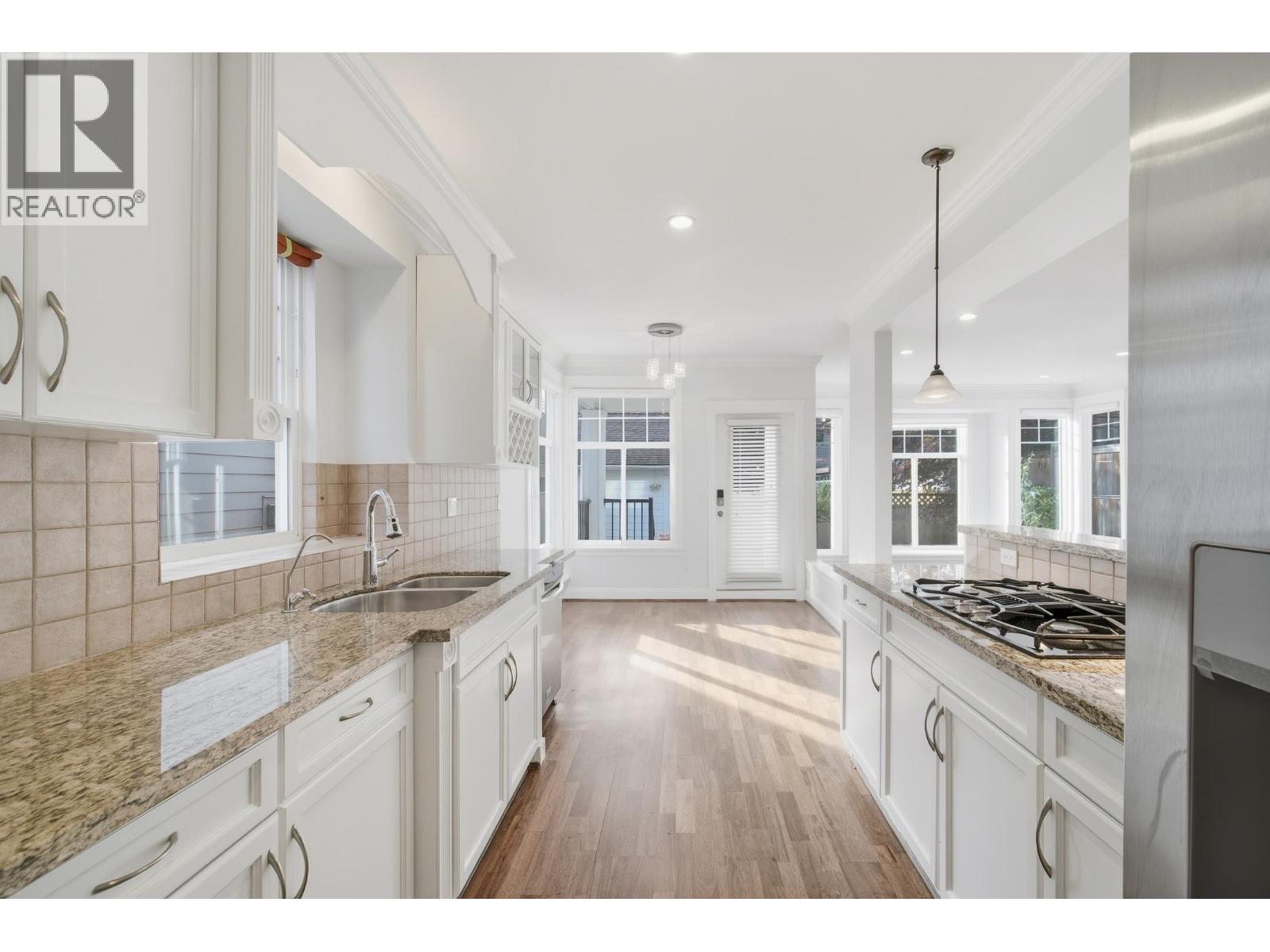 2411 GEORGE STREET, North Vancouver