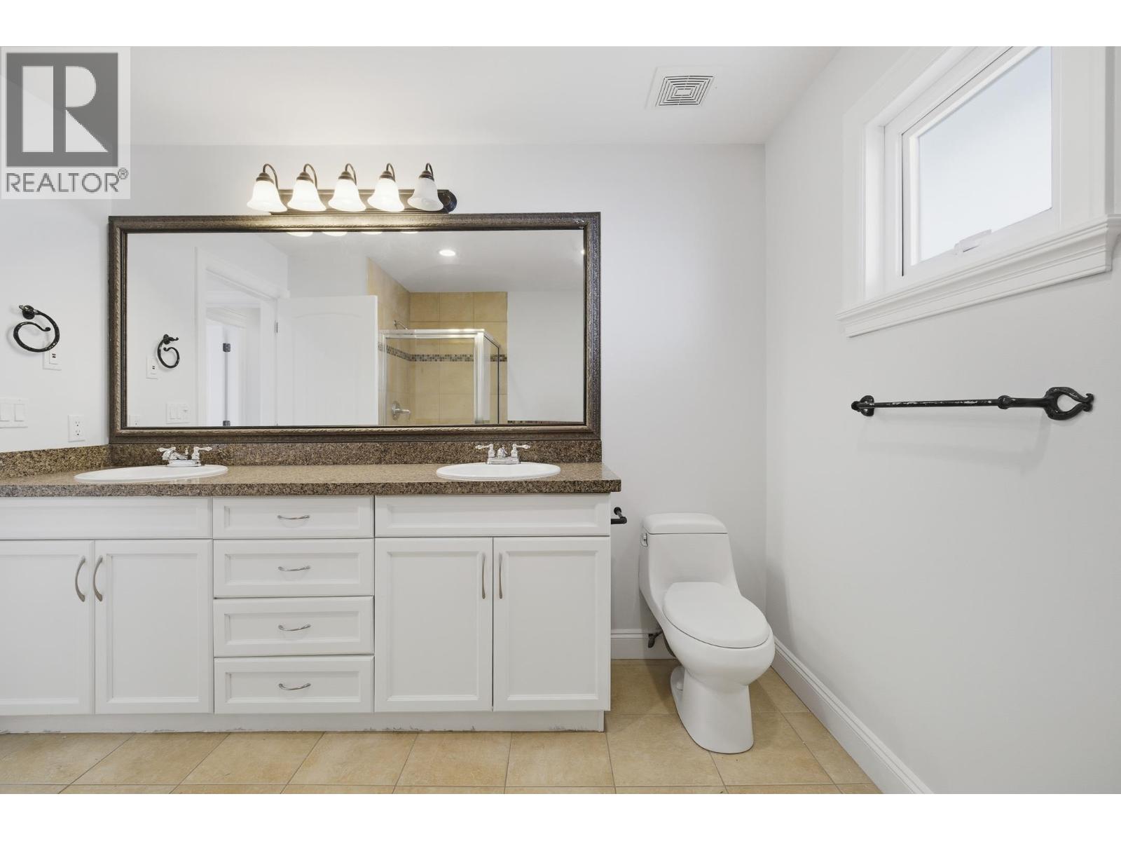 2411 GEORGE STREET, North Vancouver