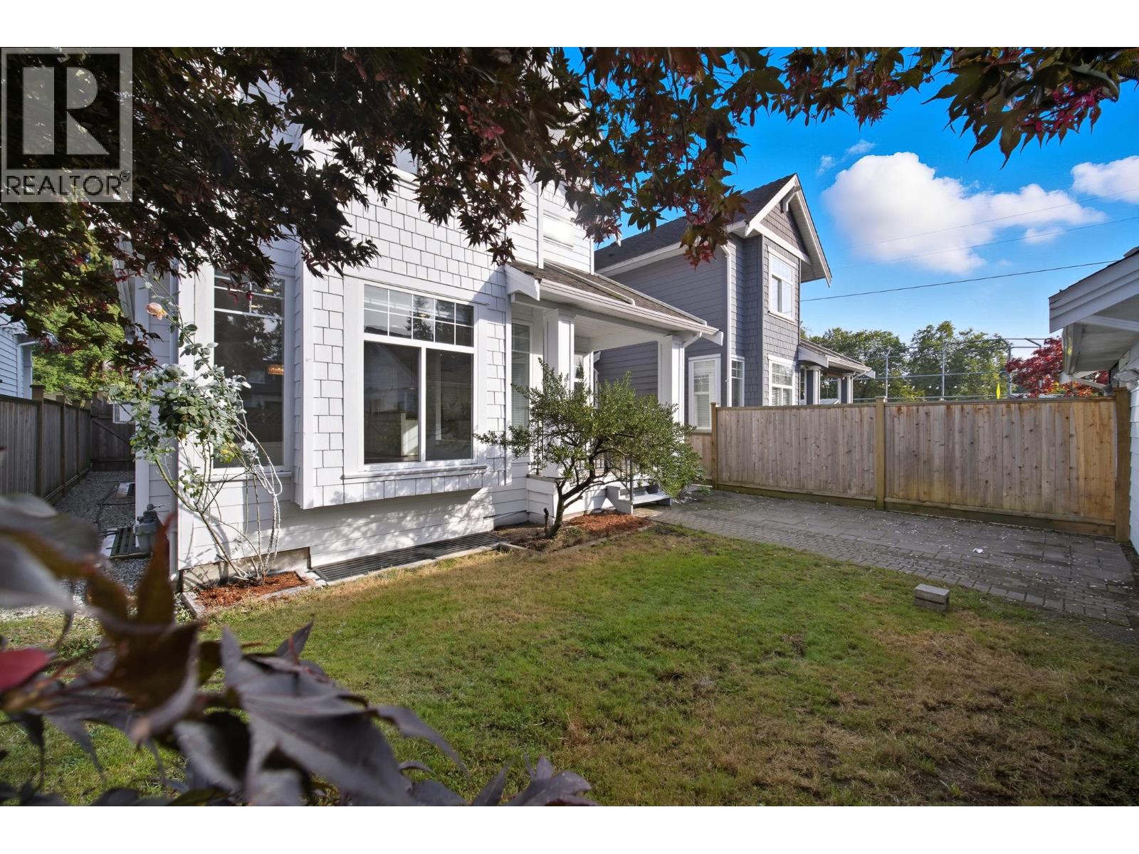 2411 GEORGE STREET, North Vancouver