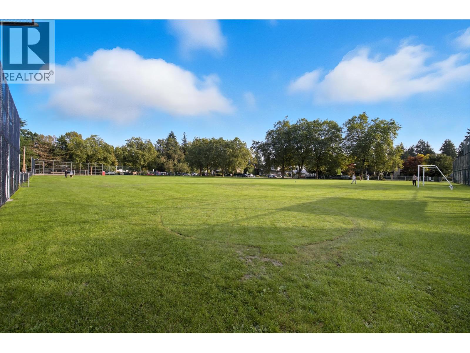 2411 GEORGE STREET, North Vancouver