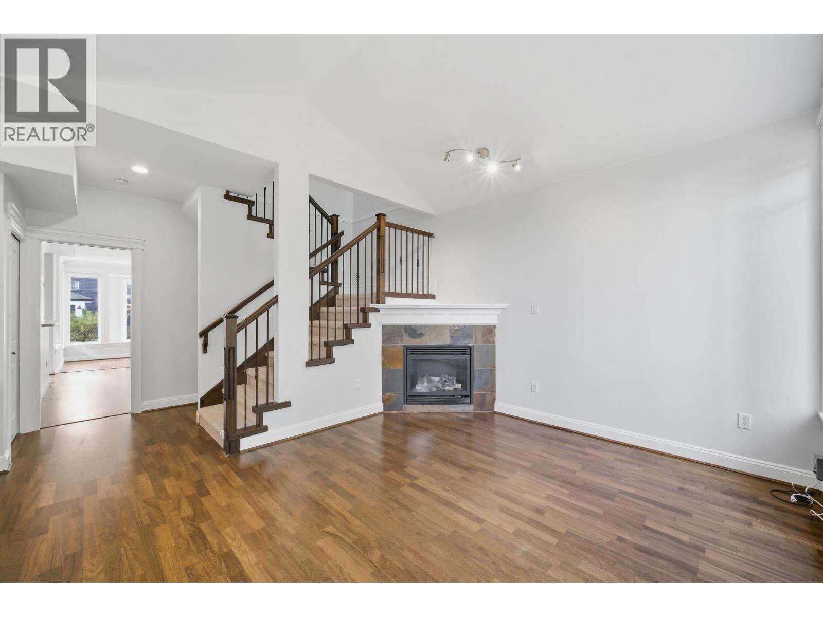 2411 GEORGE STREET, North Vancouver