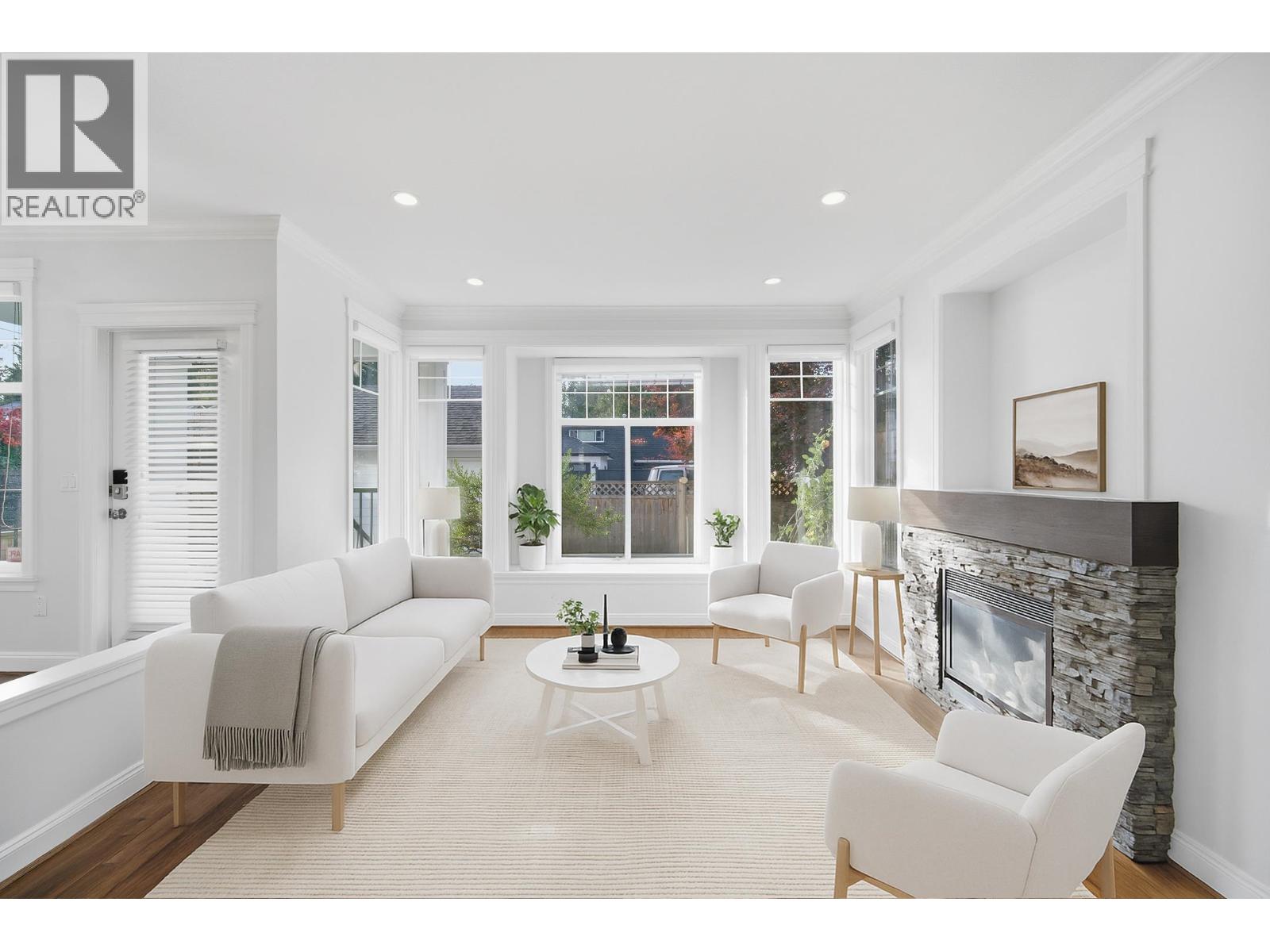 2411 GEORGE STREET, North Vancouver