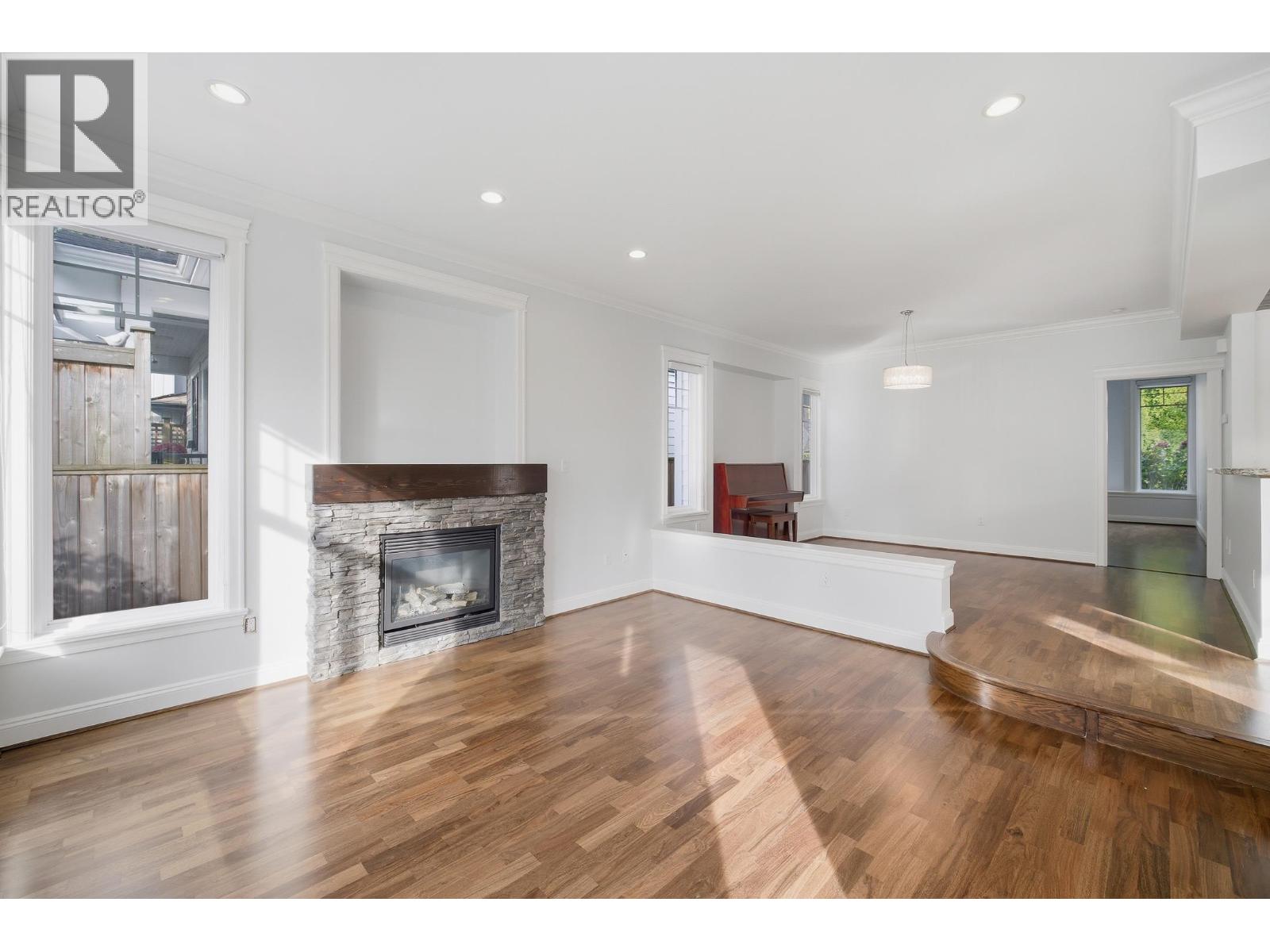 2411 GEORGE STREET, North Vancouver