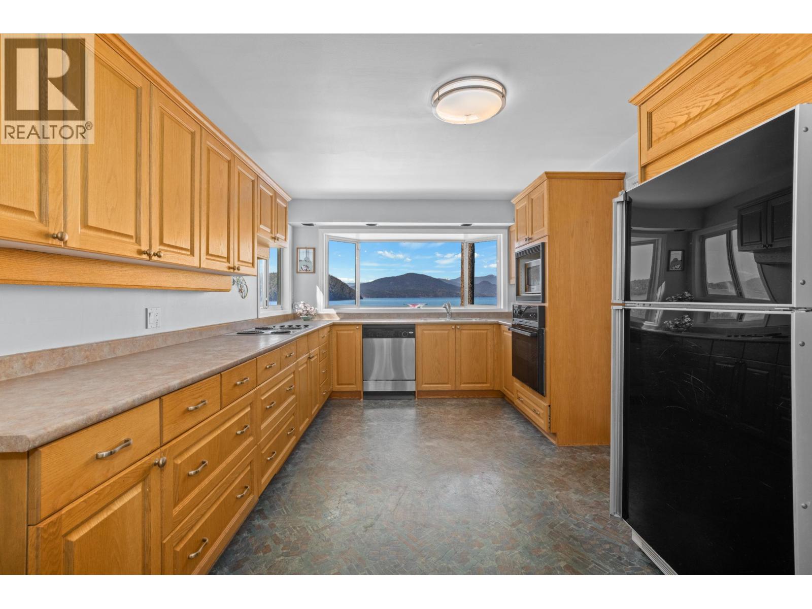 4 STRACHAN POINT ROAD, West Vancouver