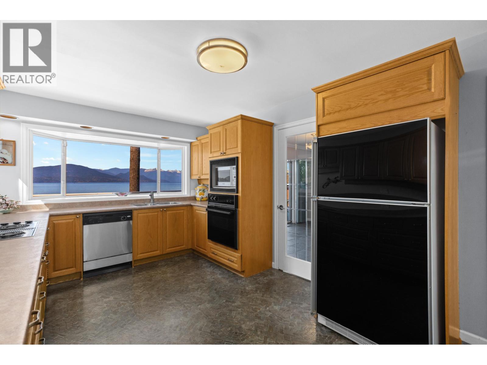 4 STRACHAN POINT ROAD, West Vancouver