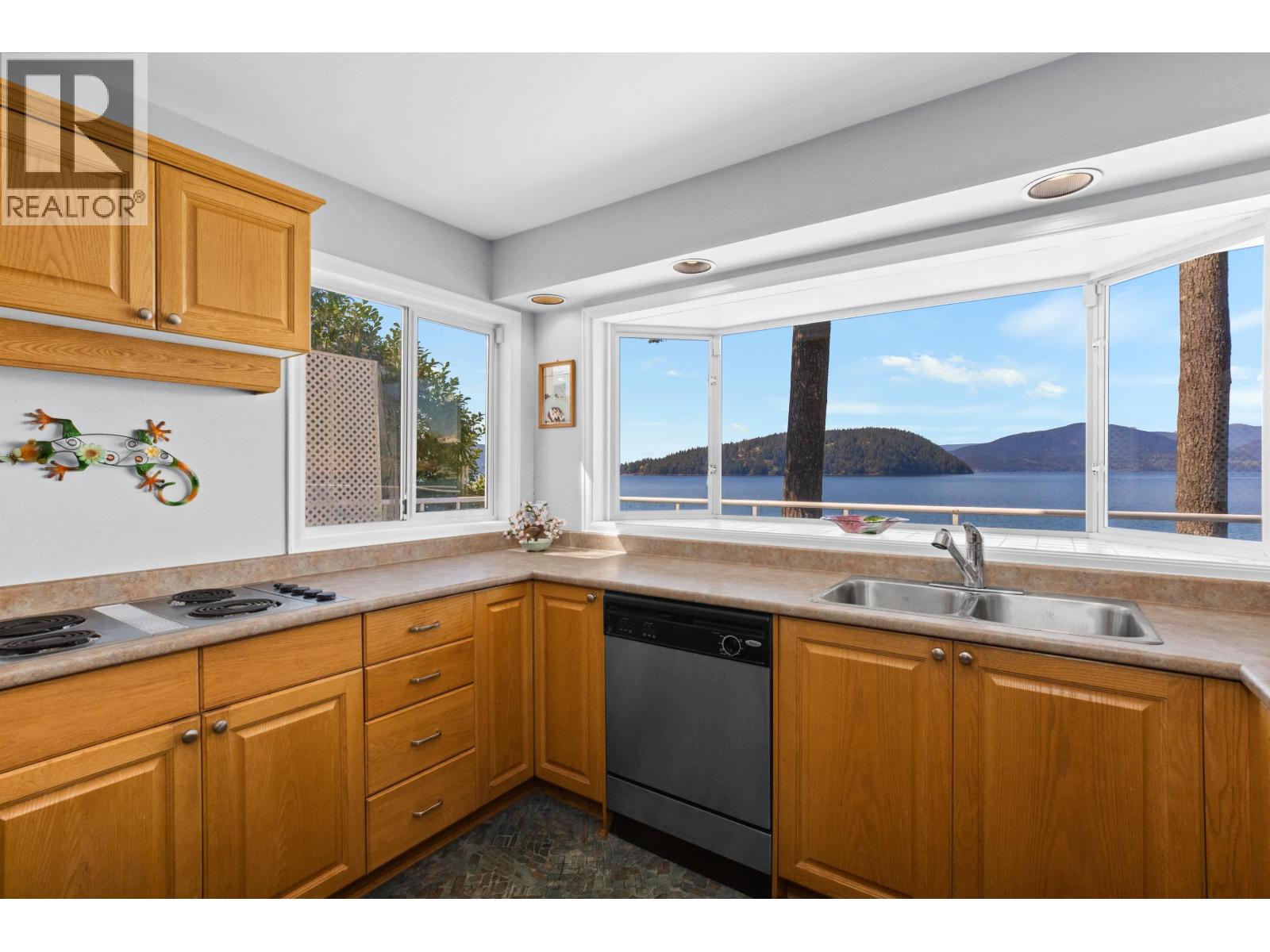 4 STRACHAN POINT ROAD, West Vancouver