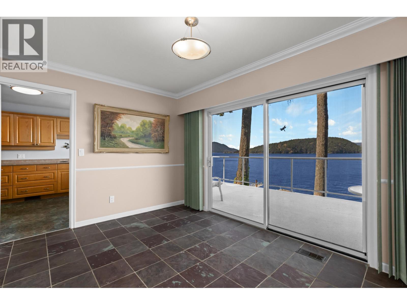 4 STRACHAN POINT ROAD, West Vancouver