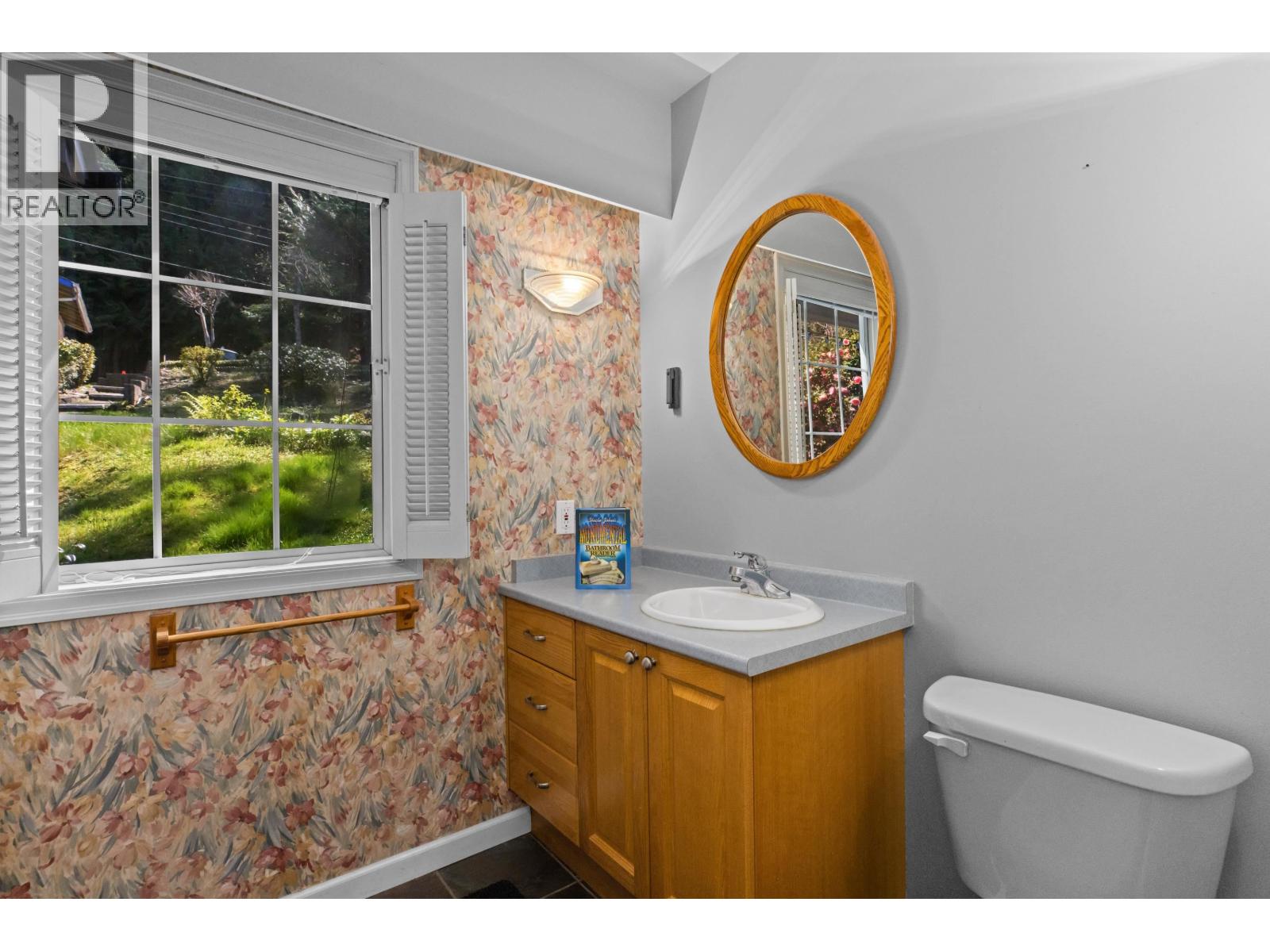 4 STRACHAN POINT ROAD, West Vancouver