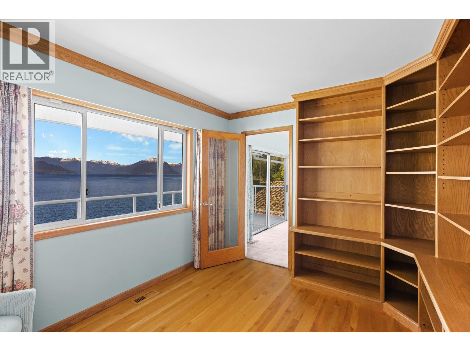 4 STRACHAN POINT ROAD, West Vancouver