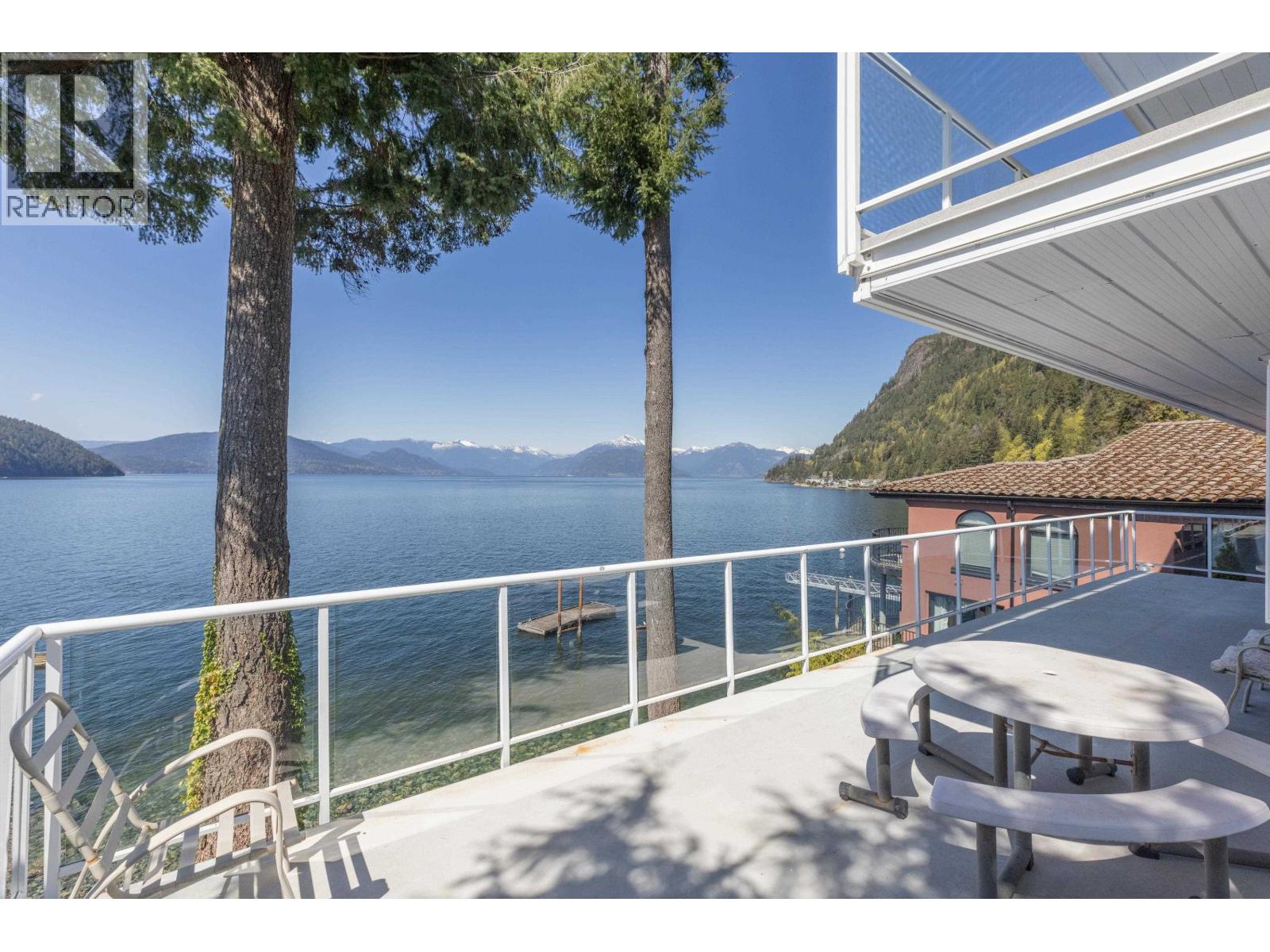 4 STRACHAN POINT ROAD, West Vancouver