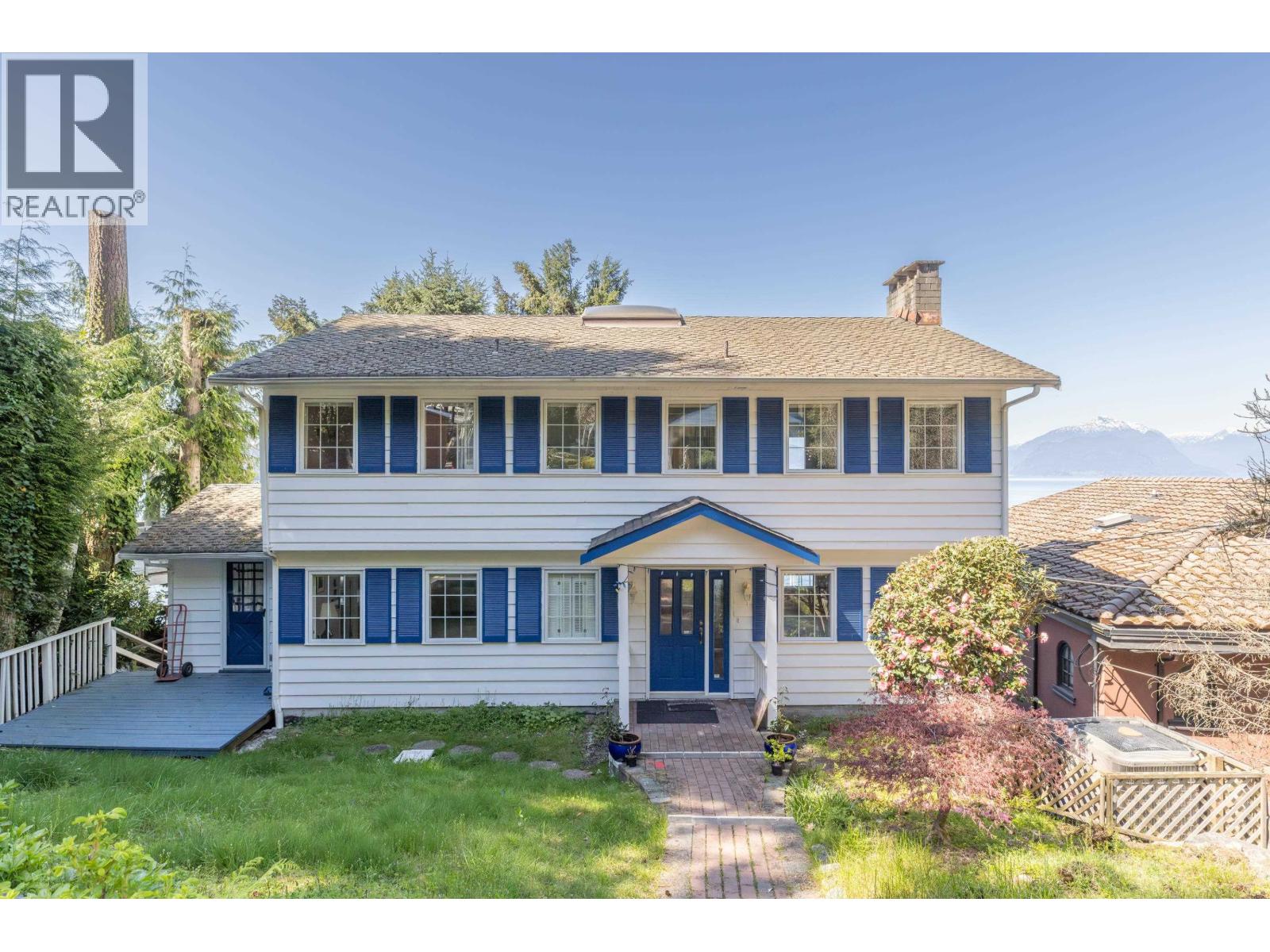 4 STRACHAN POINT ROAD, West Vancouver