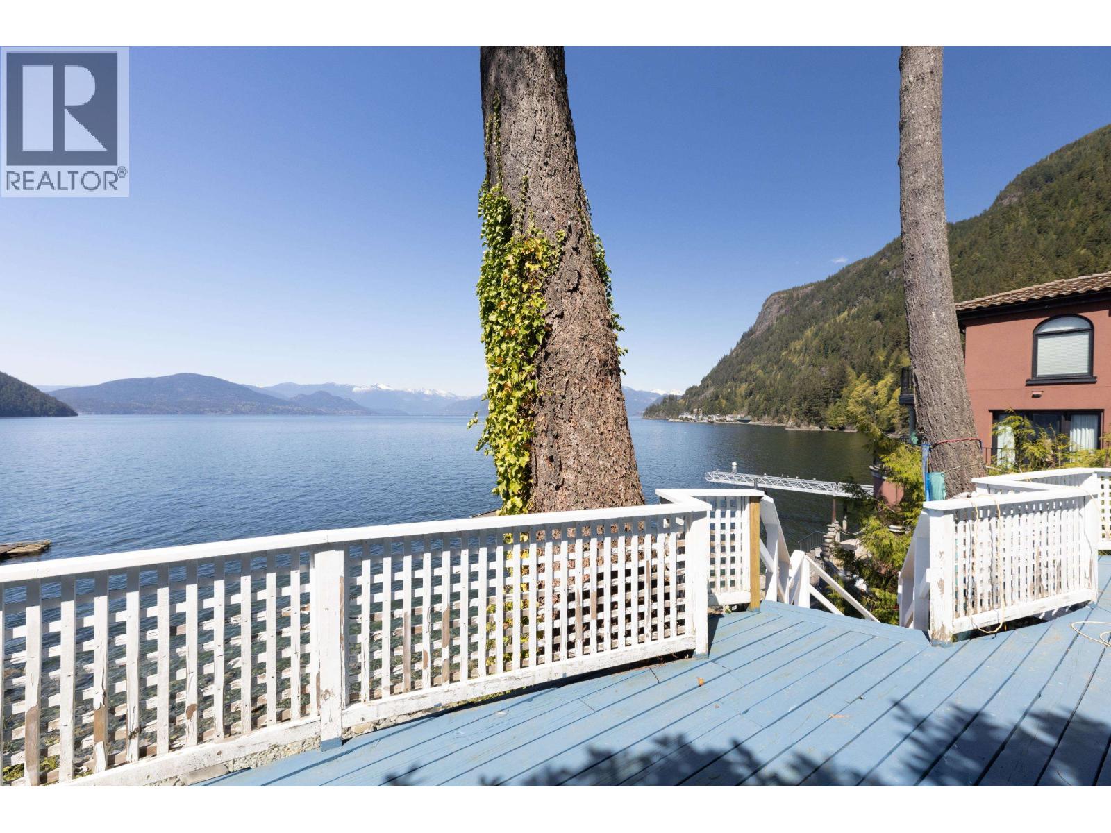 4 STRACHAN POINT ROAD, West Vancouver