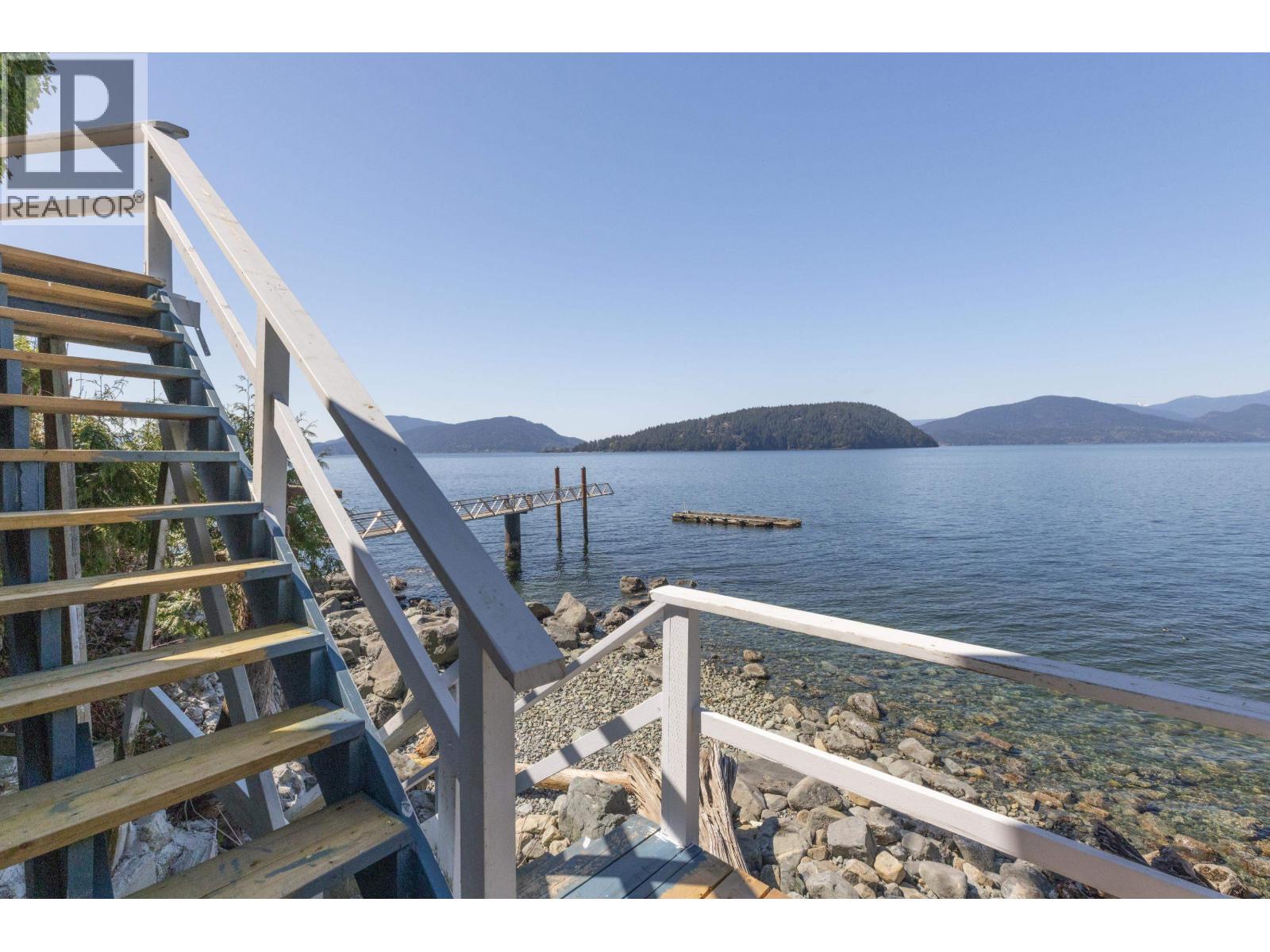 4 STRACHAN POINT ROAD, West Vancouver