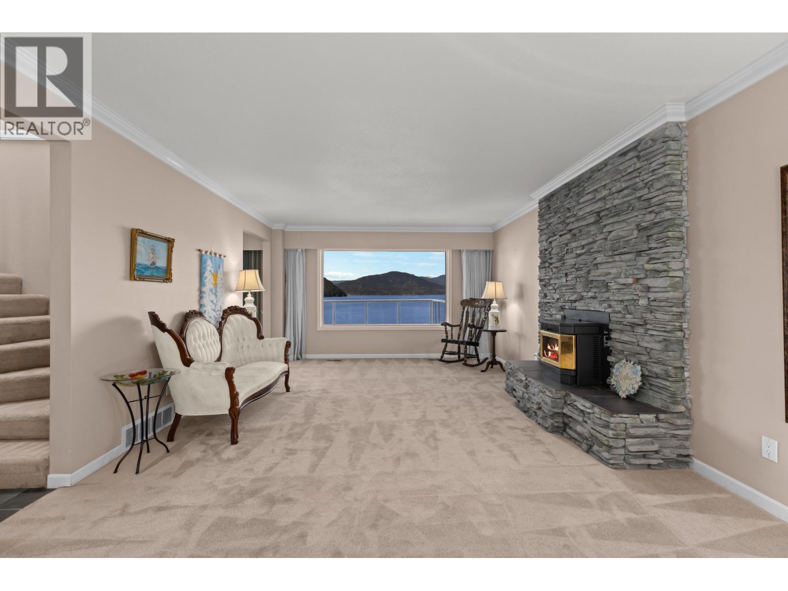 4 STRACHAN POINT ROAD, West Vancouver