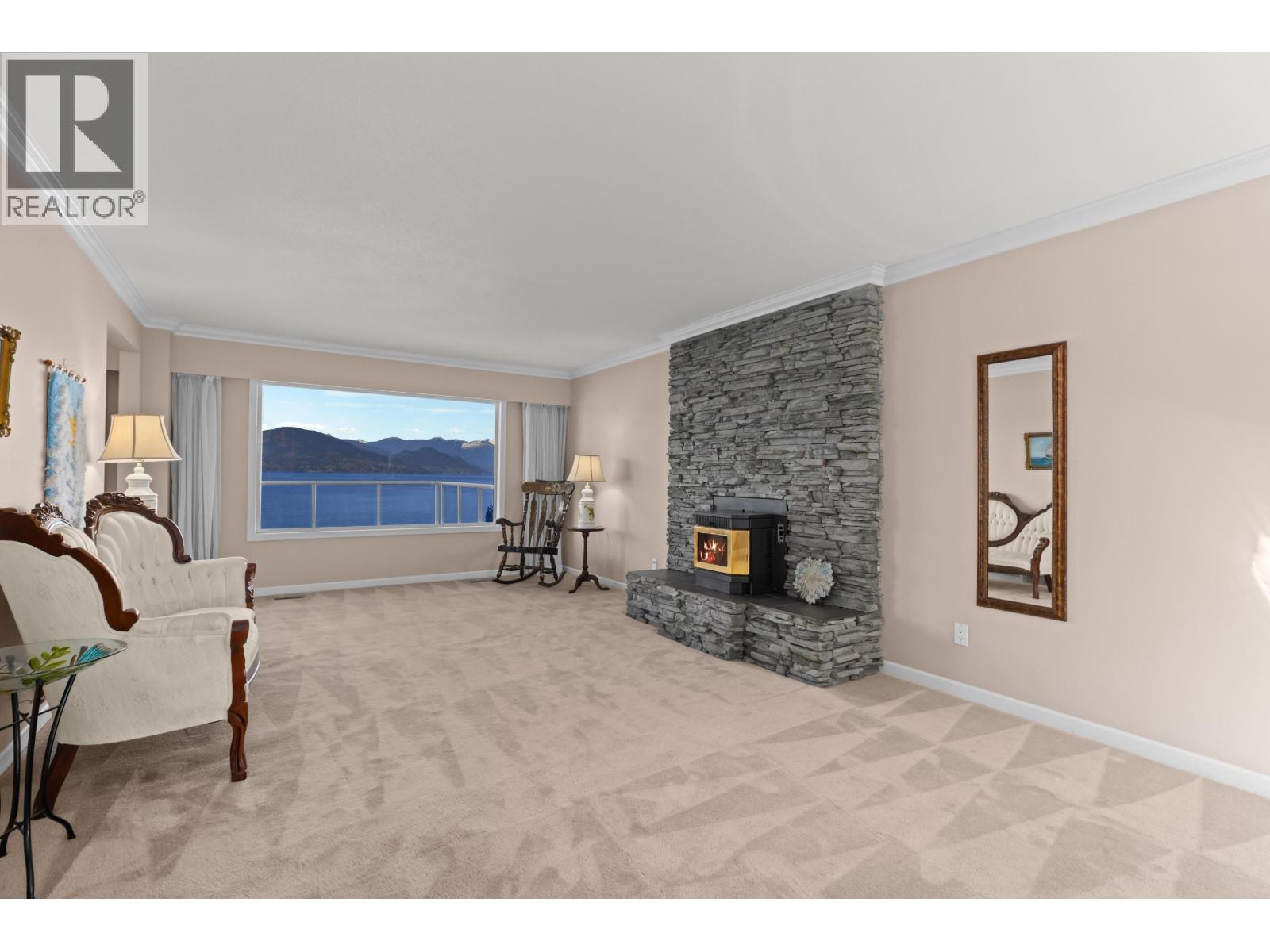 4 STRACHAN POINT ROAD, West Vancouver