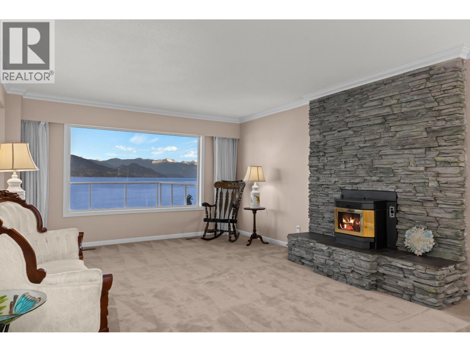 4 STRACHAN POINT ROAD, West Vancouver