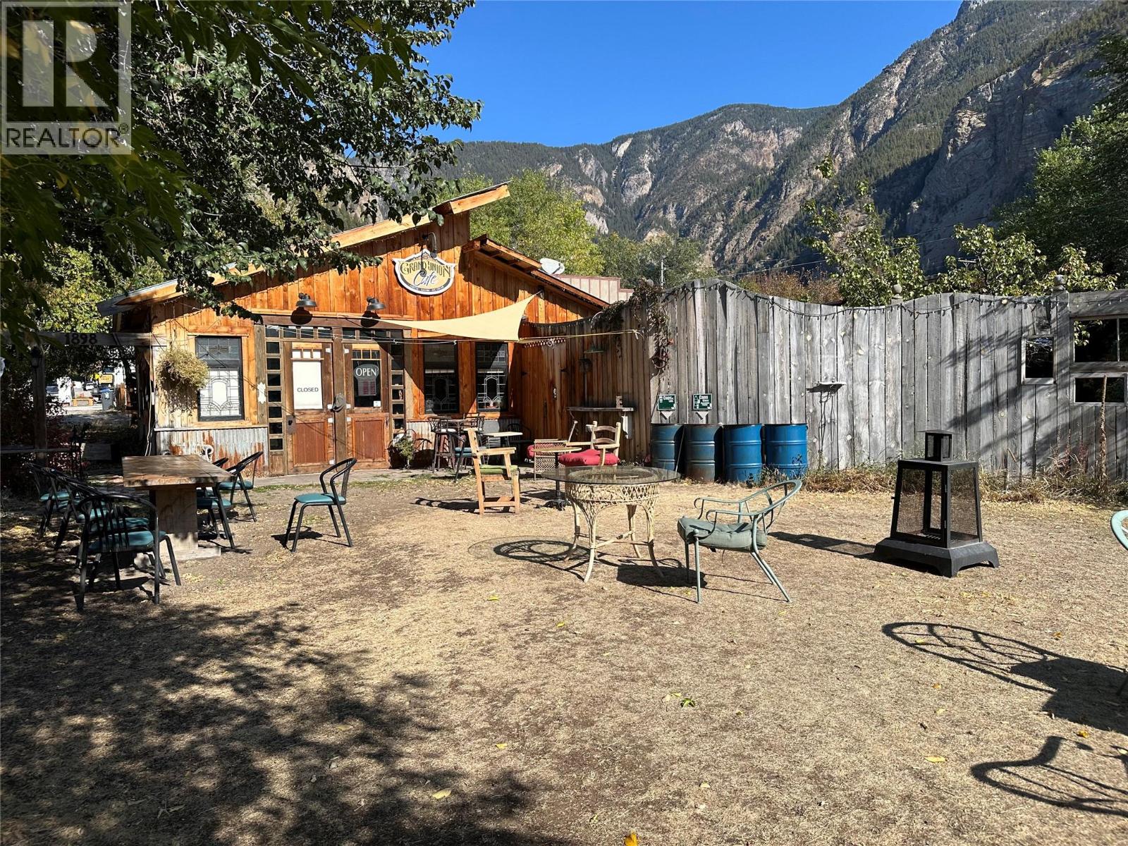 959 Cawston Avenue, Hedley